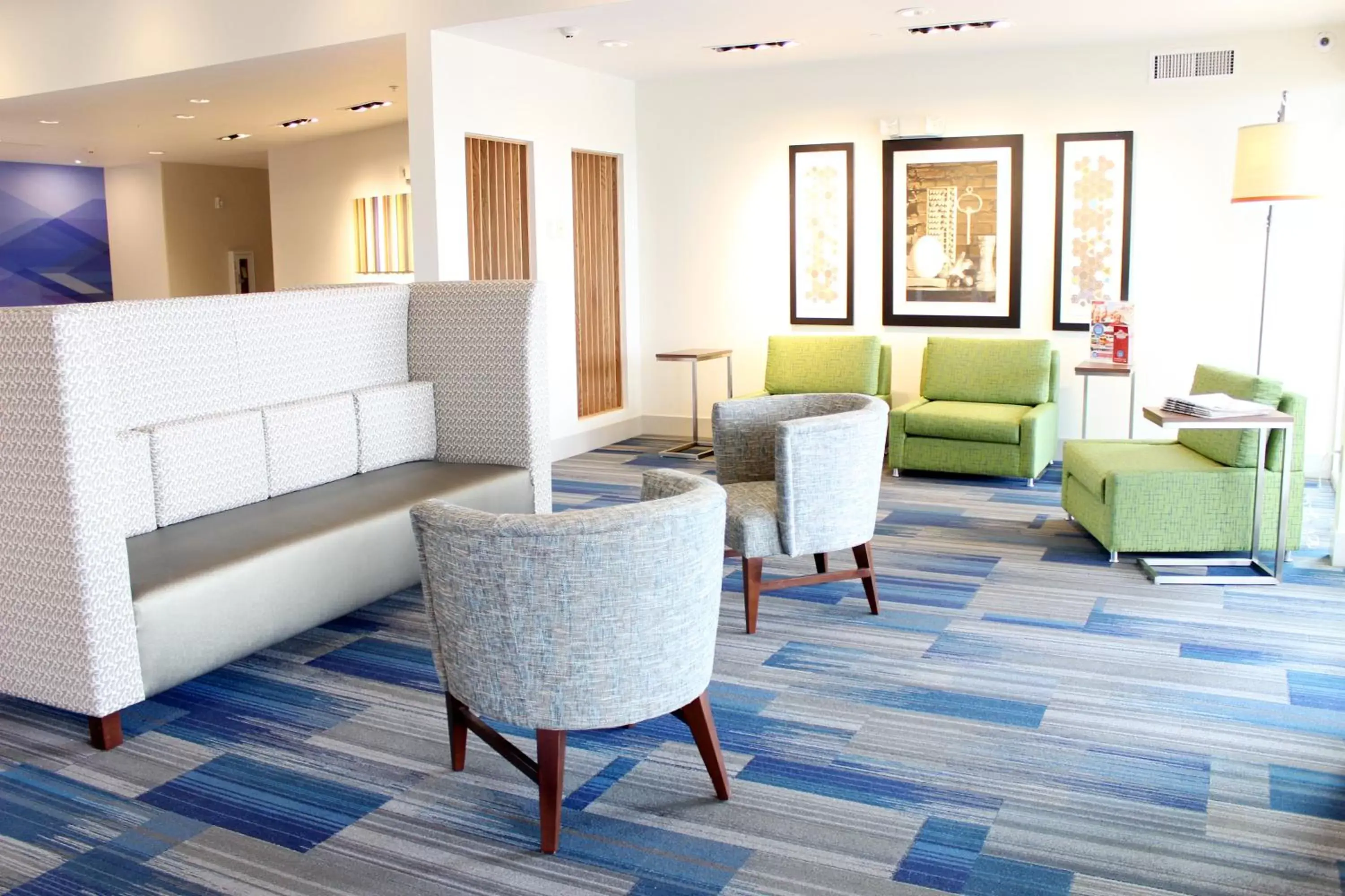 Property building, Seating Area in Holiday Inn Express & Suites - Moses Lake, an IHG Hotel