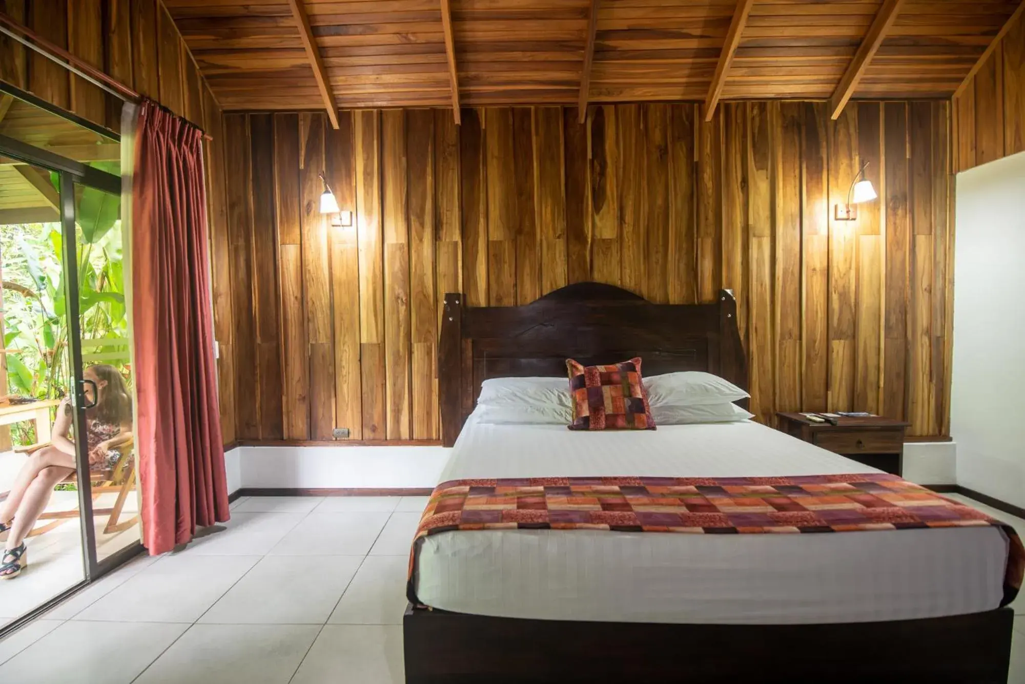 Bed in Arenal History INN