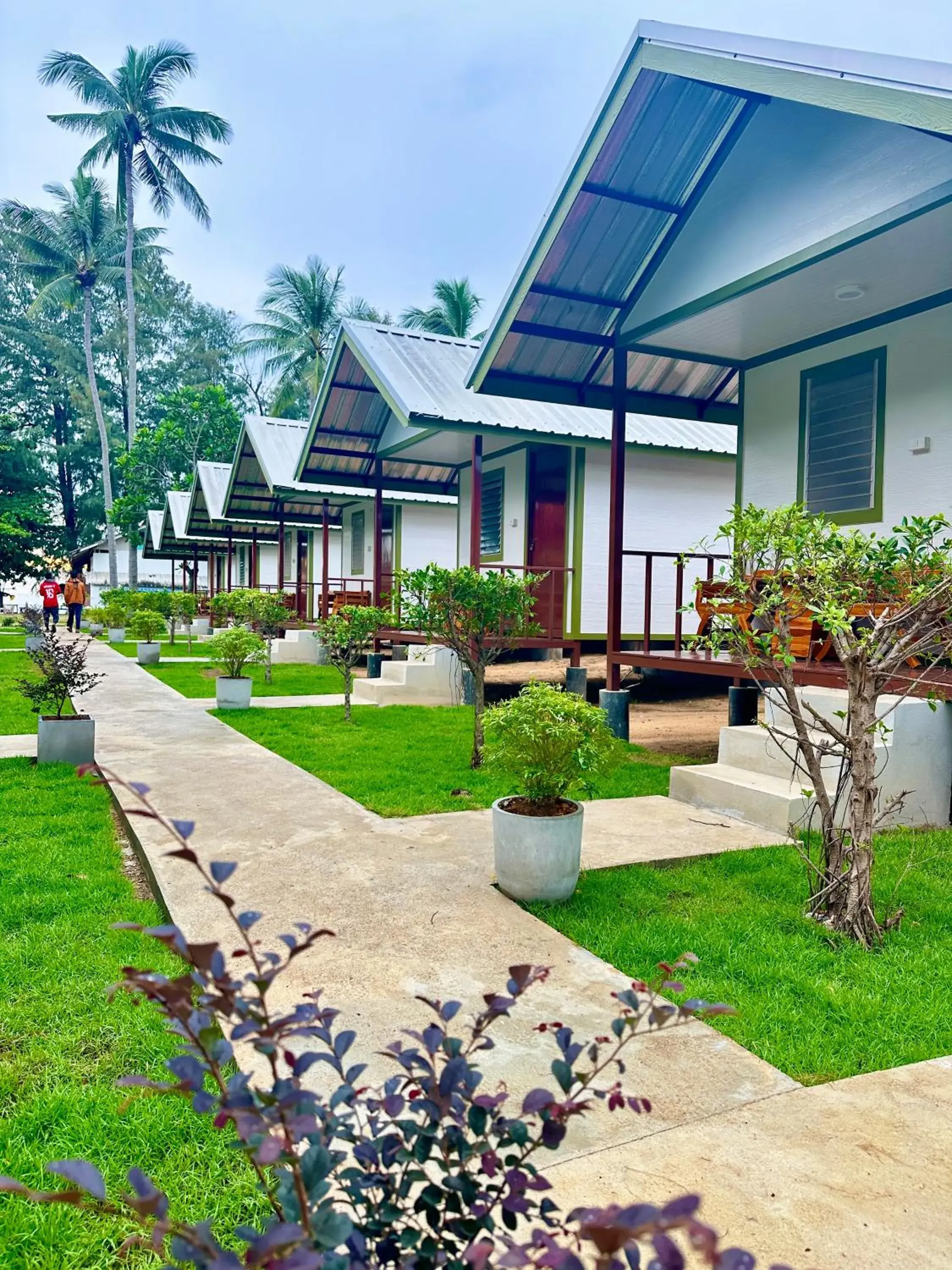 Photo of the whole room, Property Building in Lanta L.D. Beach Bungalow