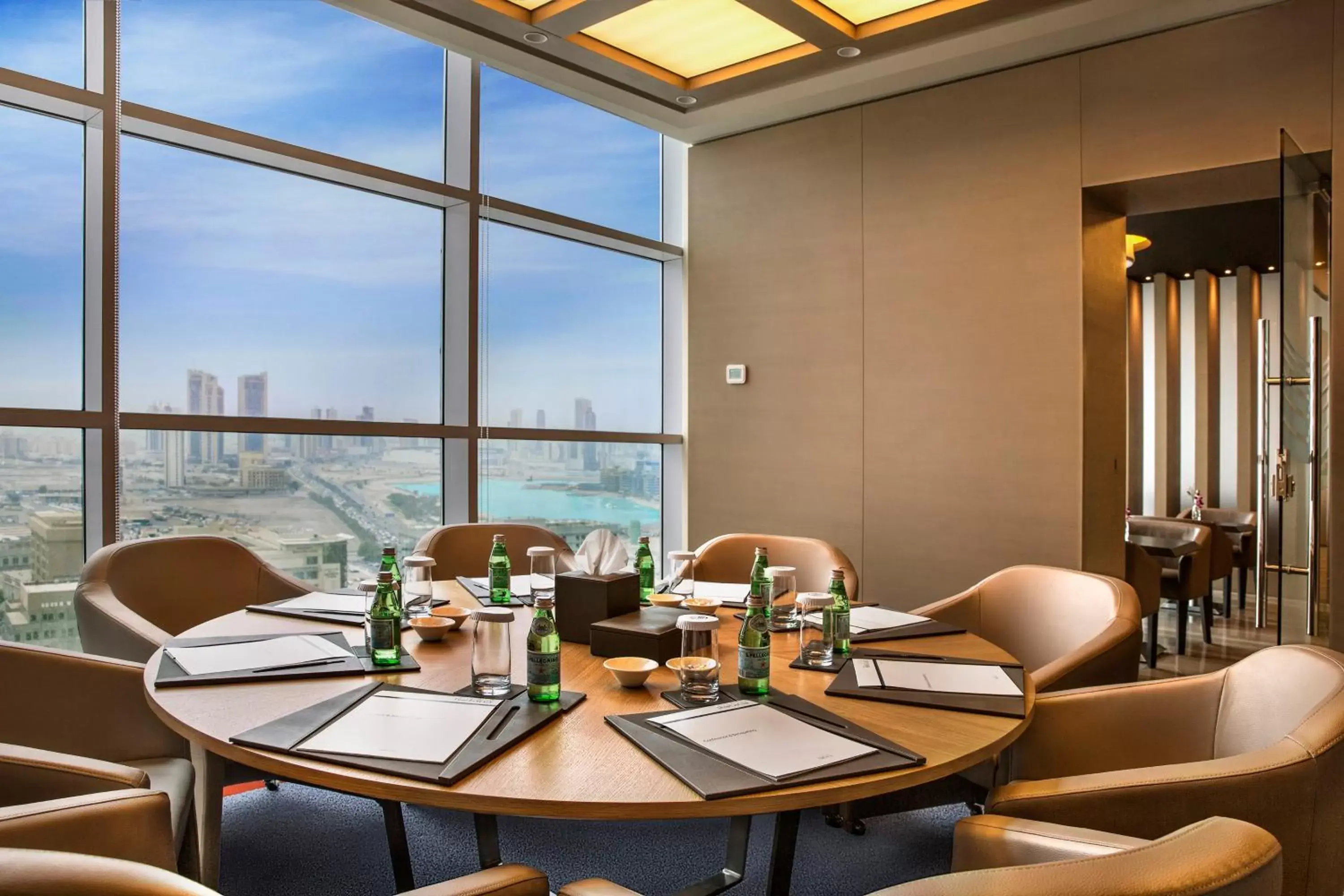 Meeting/conference room, Restaurant/Places to Eat in Downtown Rotana