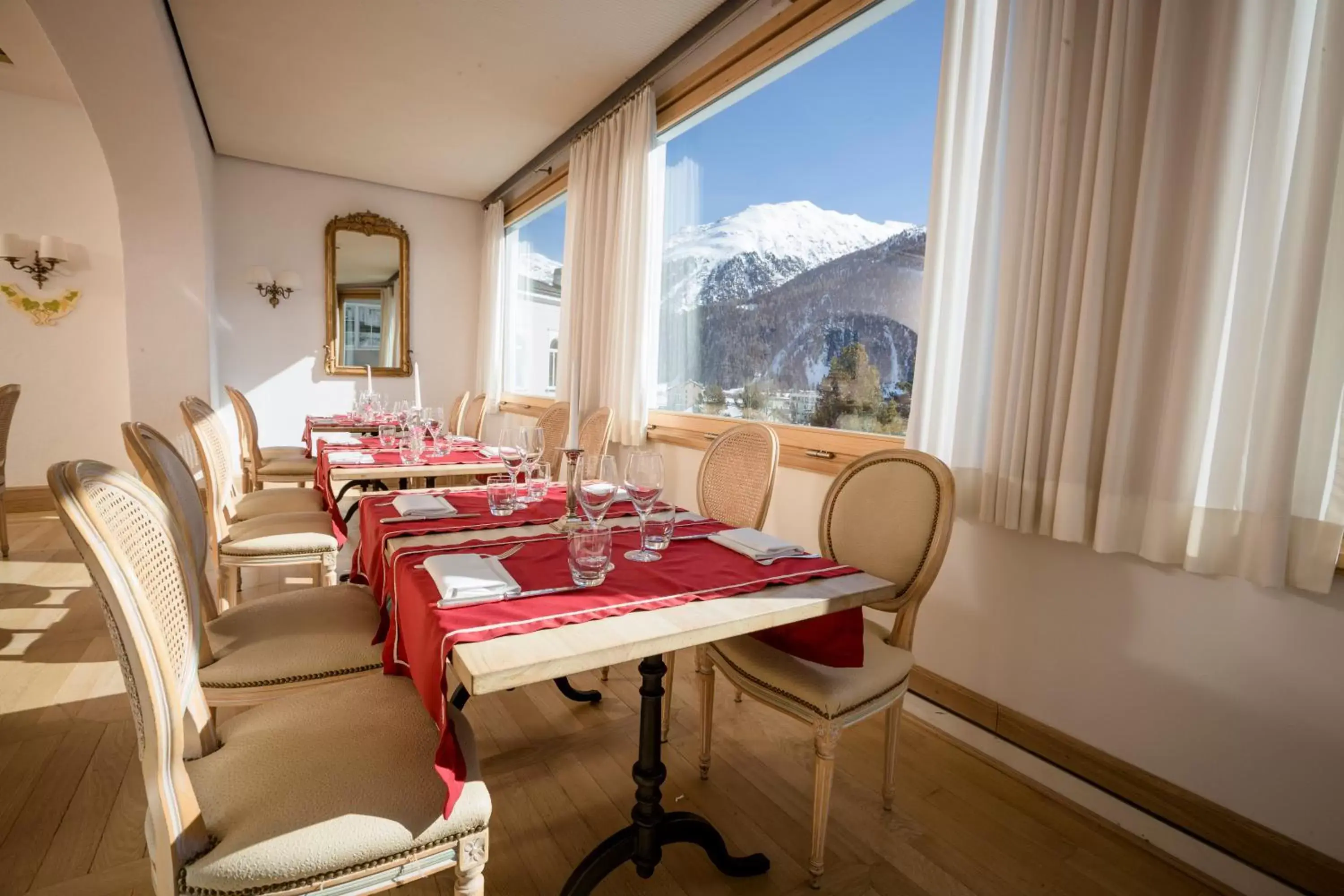 Dining area in Hotel Bernina 1865