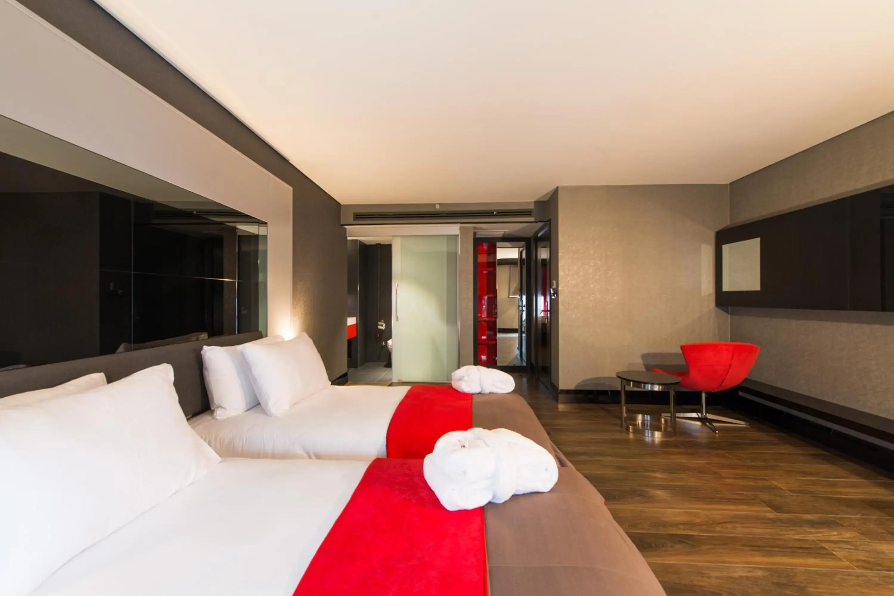 Bedroom, Bed in Favori Hotel