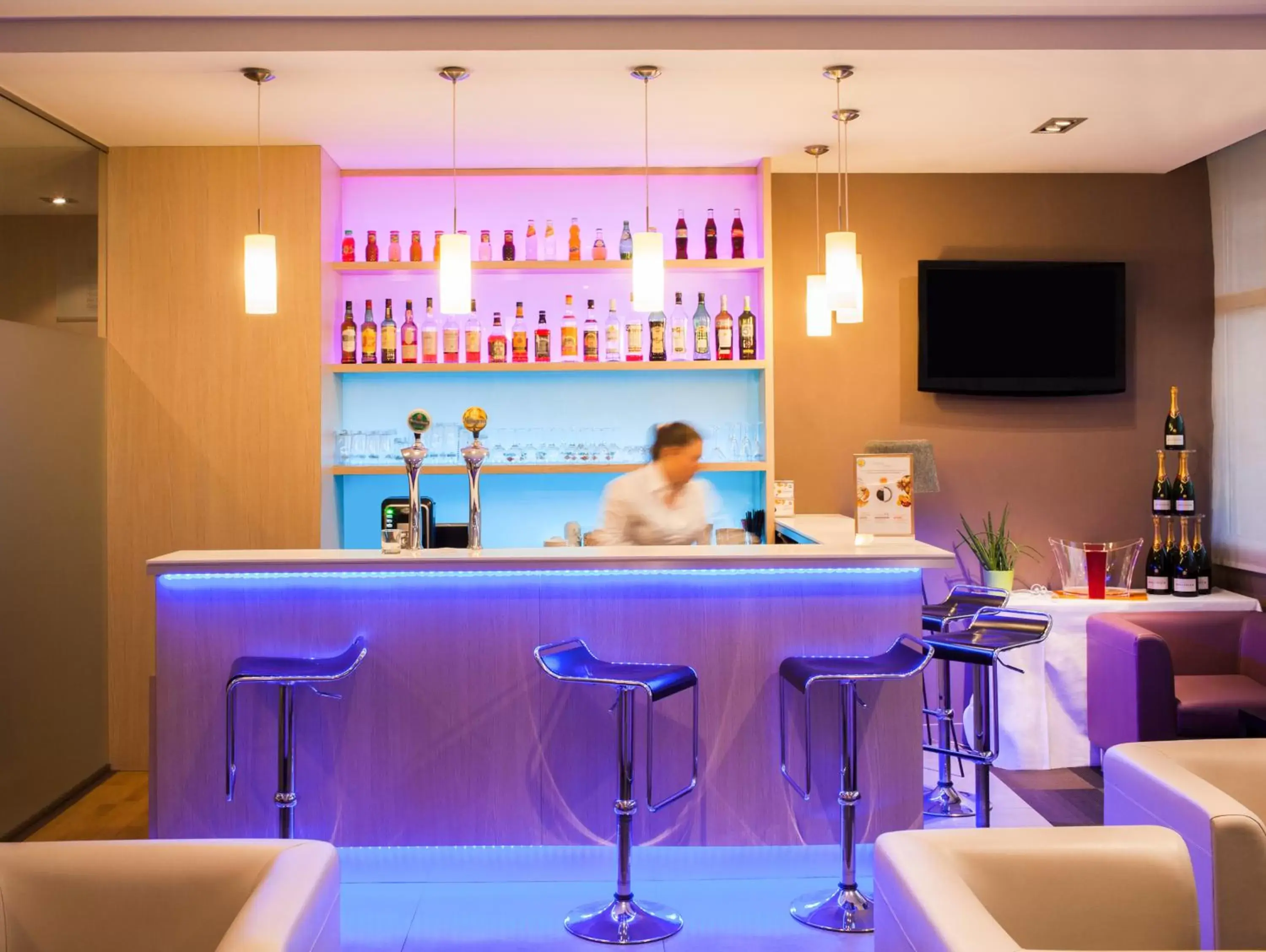 Lounge or bar, Lounge/Bar in Novotel Nantes Centre Bord de Loire