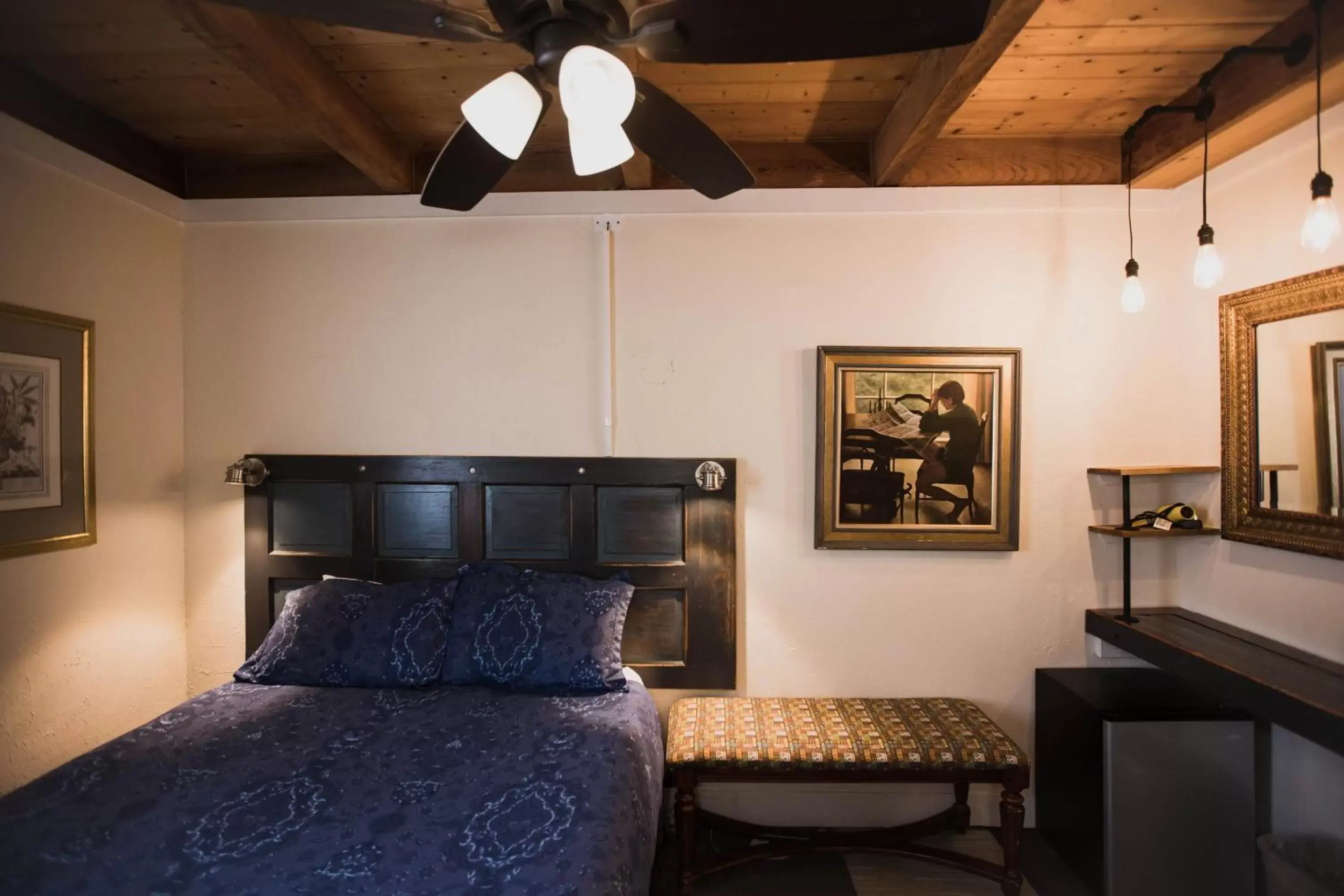 Bed in The Viking Lodge - Downtown Winter Park Colorado