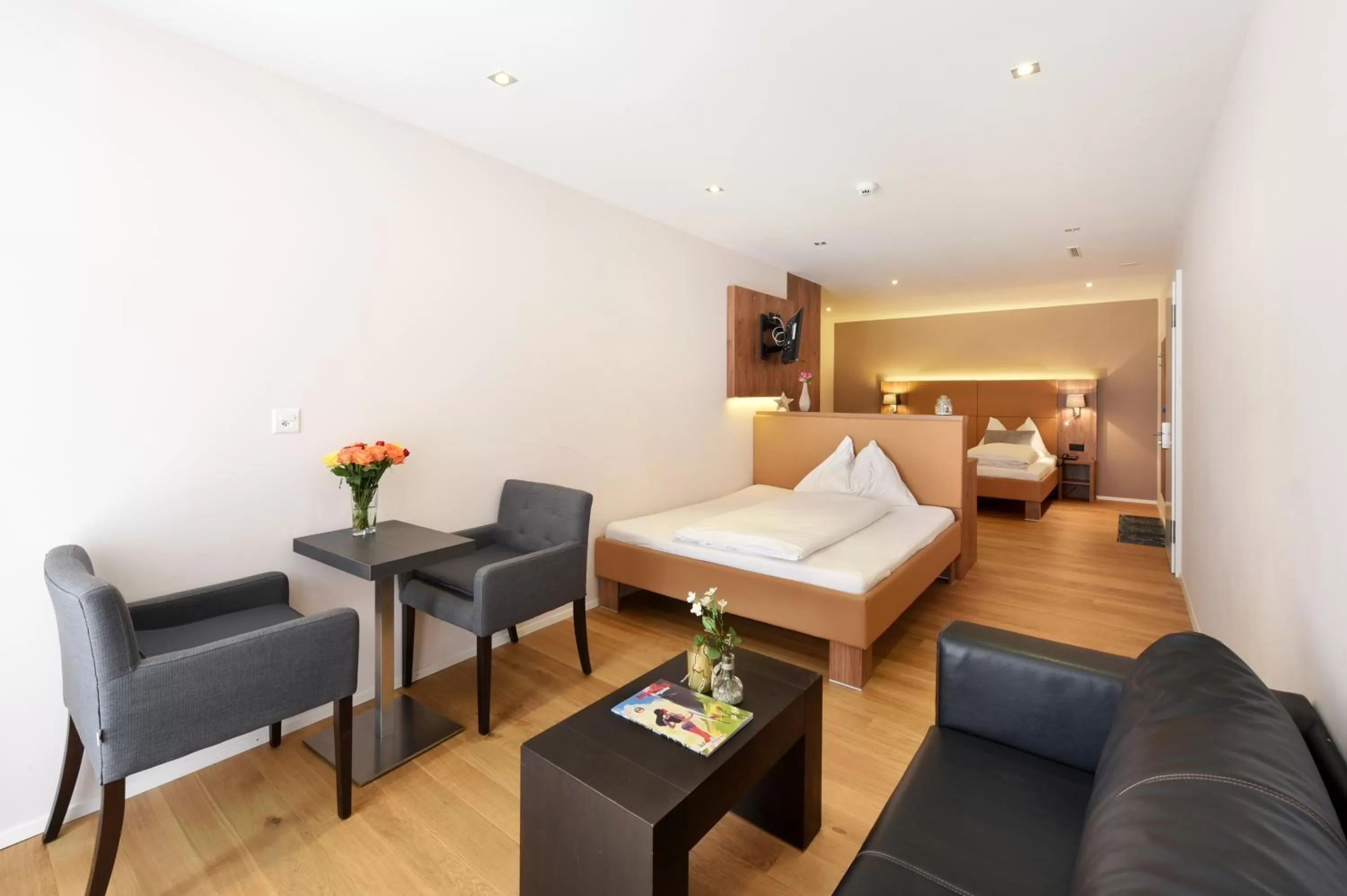 Photo of the whole room, Bed in Hotel Central