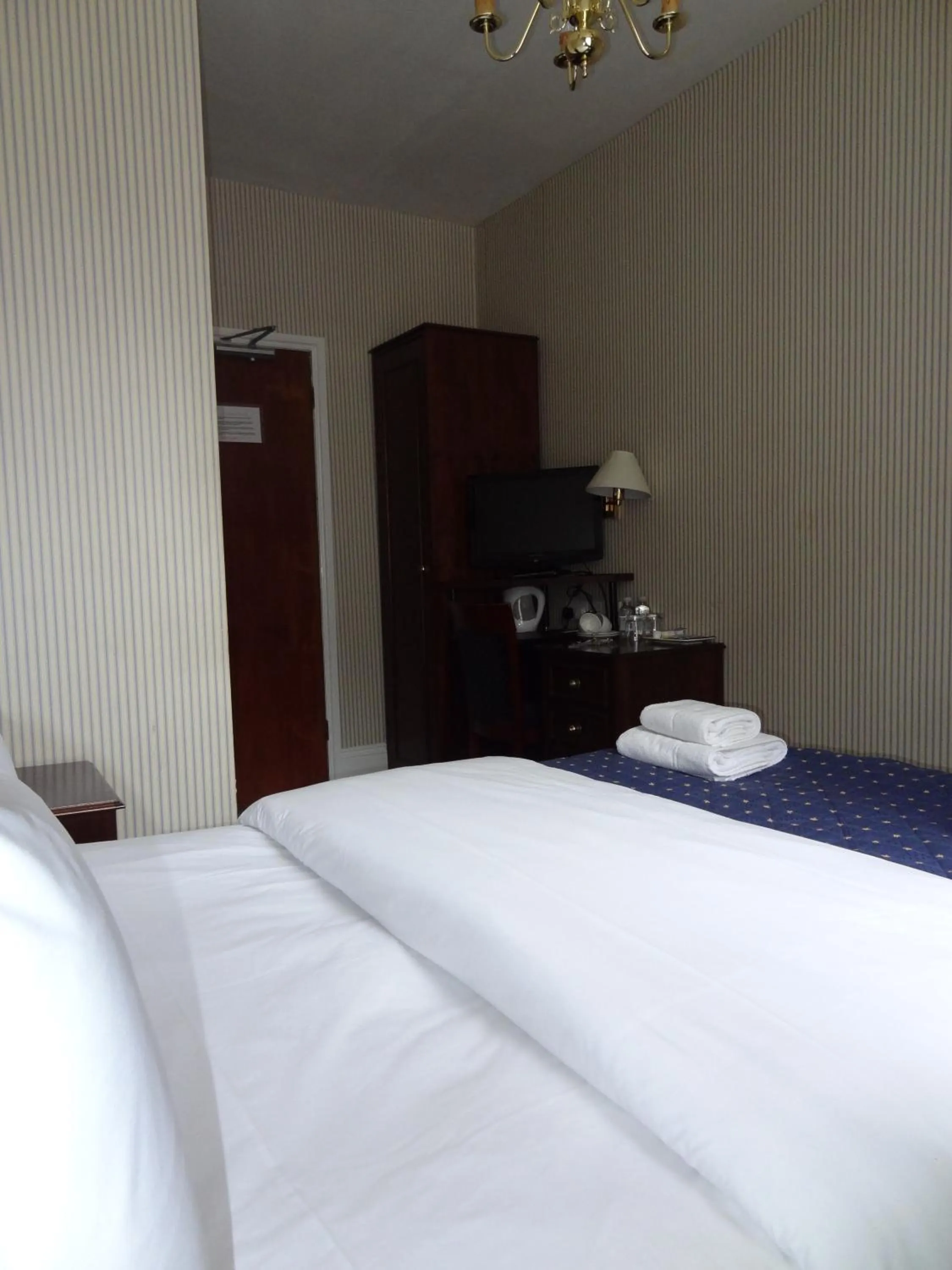 Bed in Regency House Hotel