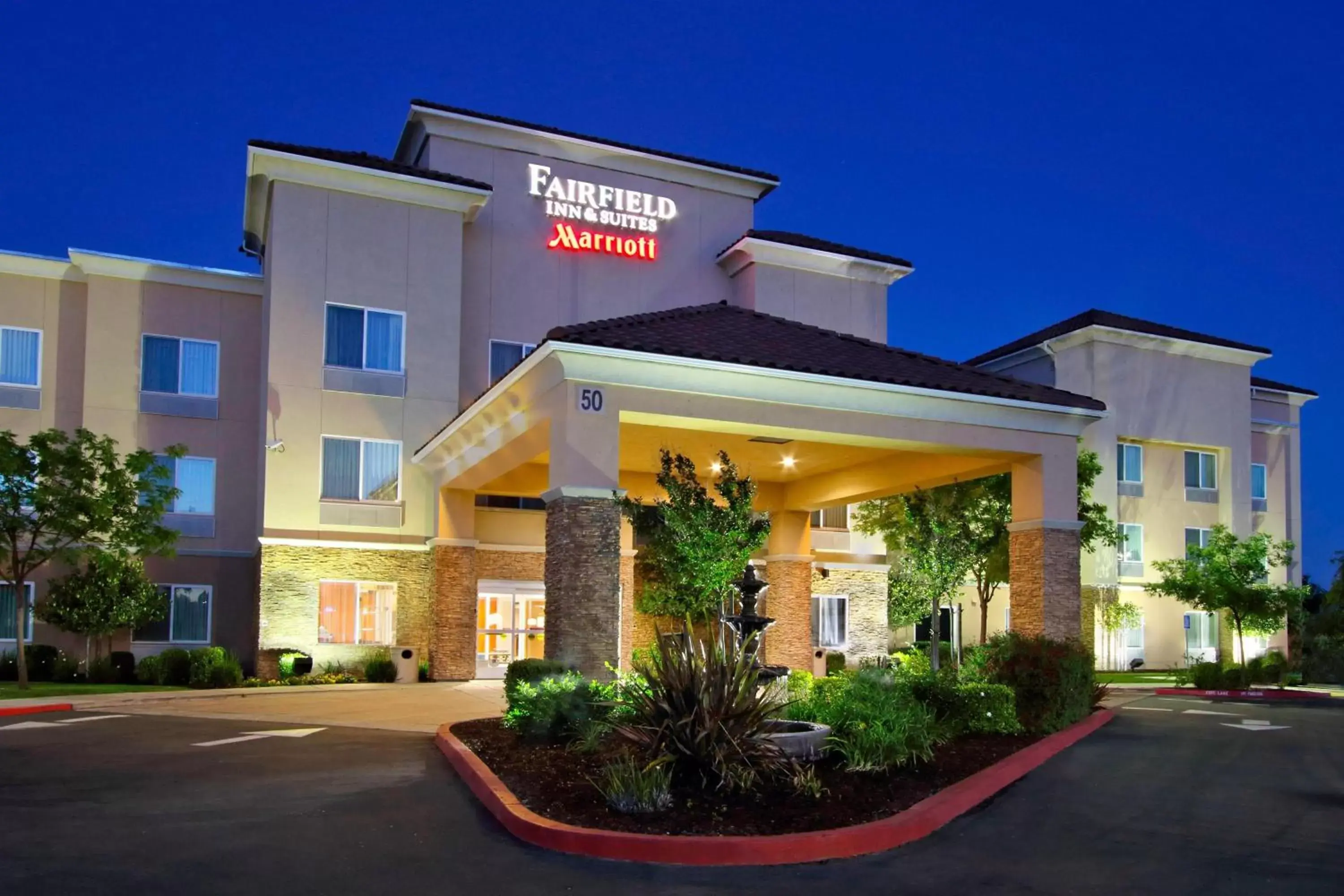 Property Building in Fairfield Inn & Suites Fresno Clovis