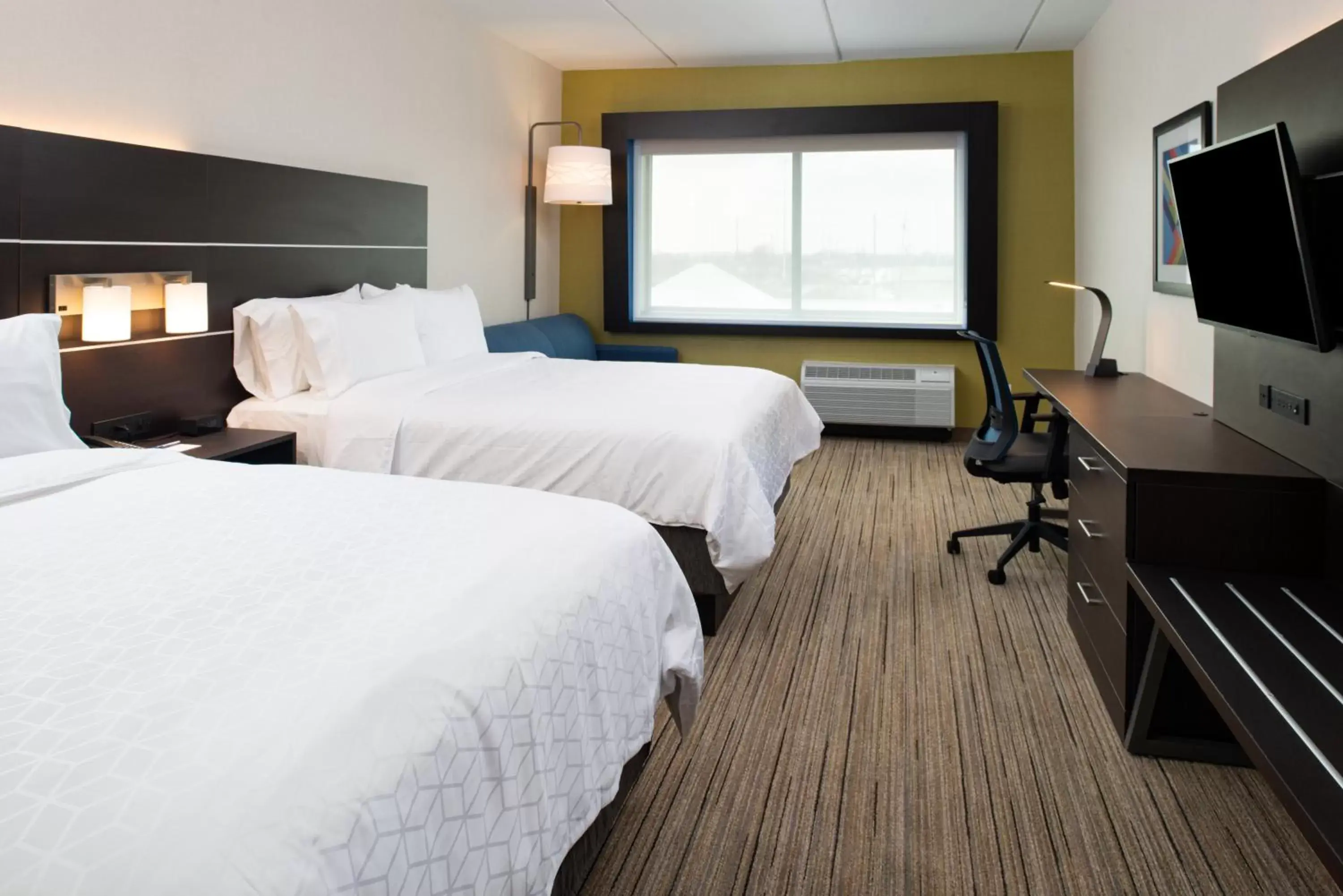 Photo of the whole room, Bed in Holiday Inn Express & Suites - Romeoville - Joliet North by IHG Photo of the whole room, Bed in Holiday Inn Express & Suites - Romeoville - Joliet North by IHG