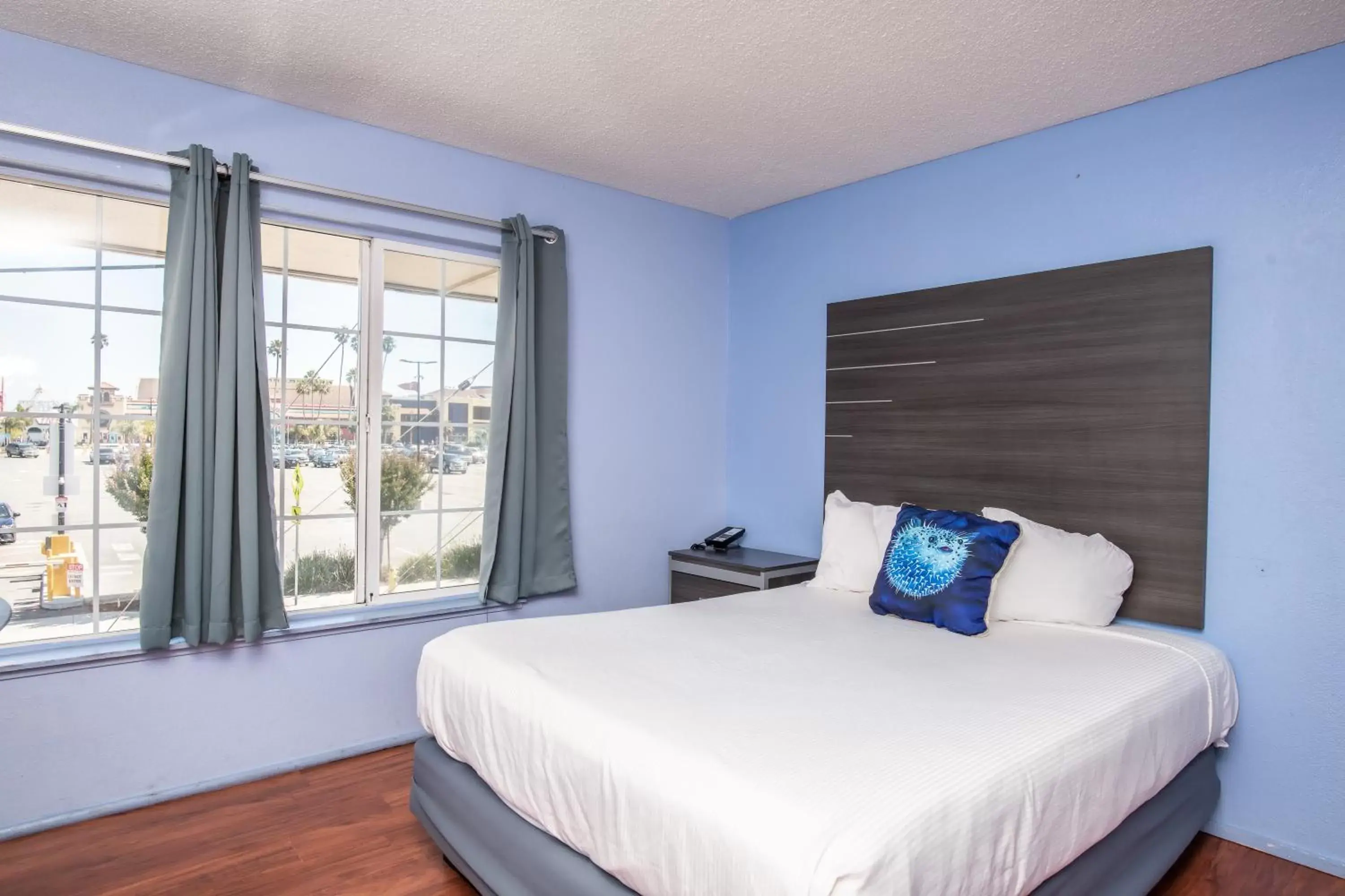 Queen Room in Aqua Breeze Inn Queen Room in Aqua Breeze Inn