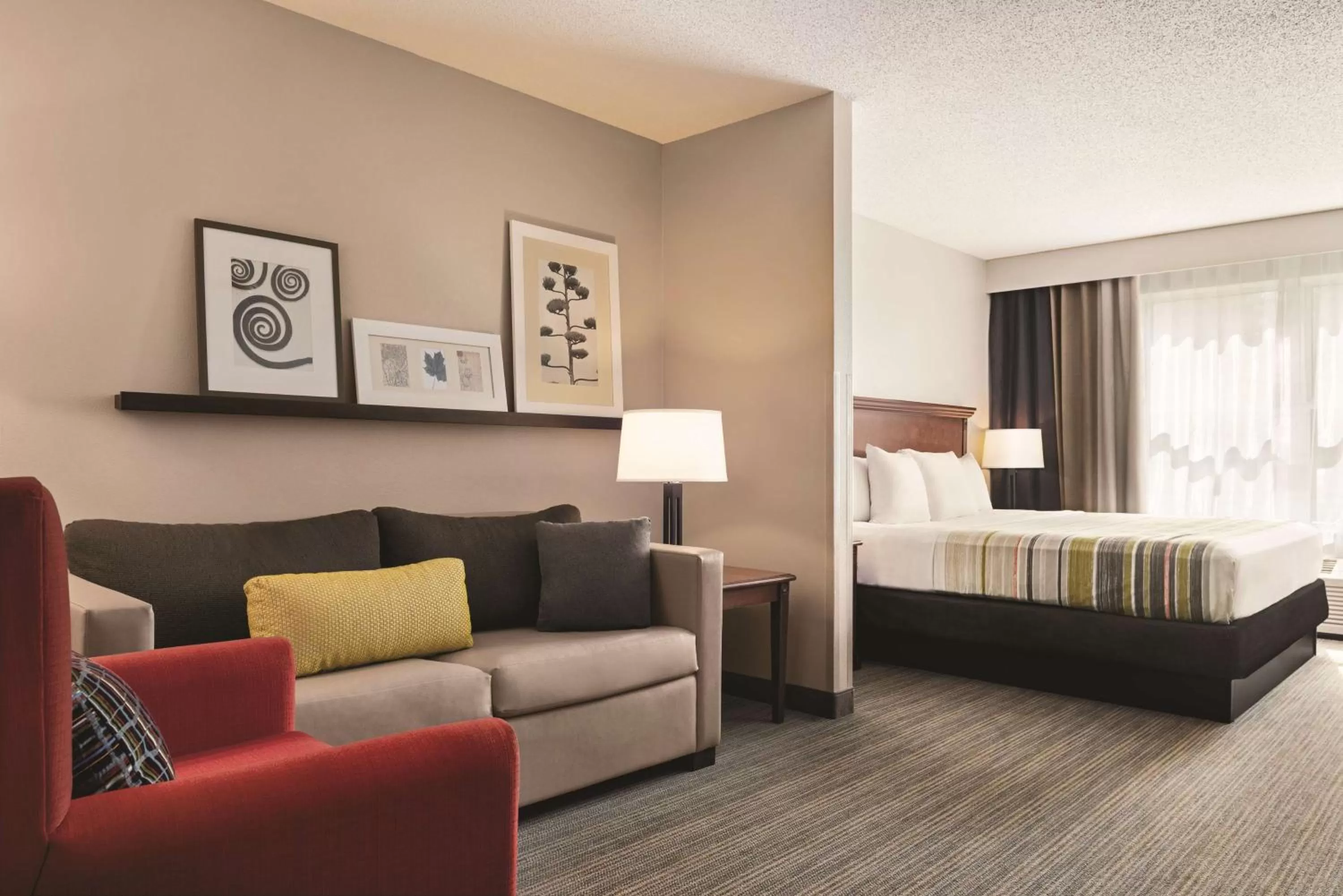 Property building in Country Inn & Suites by Radisson, Marinette, WI