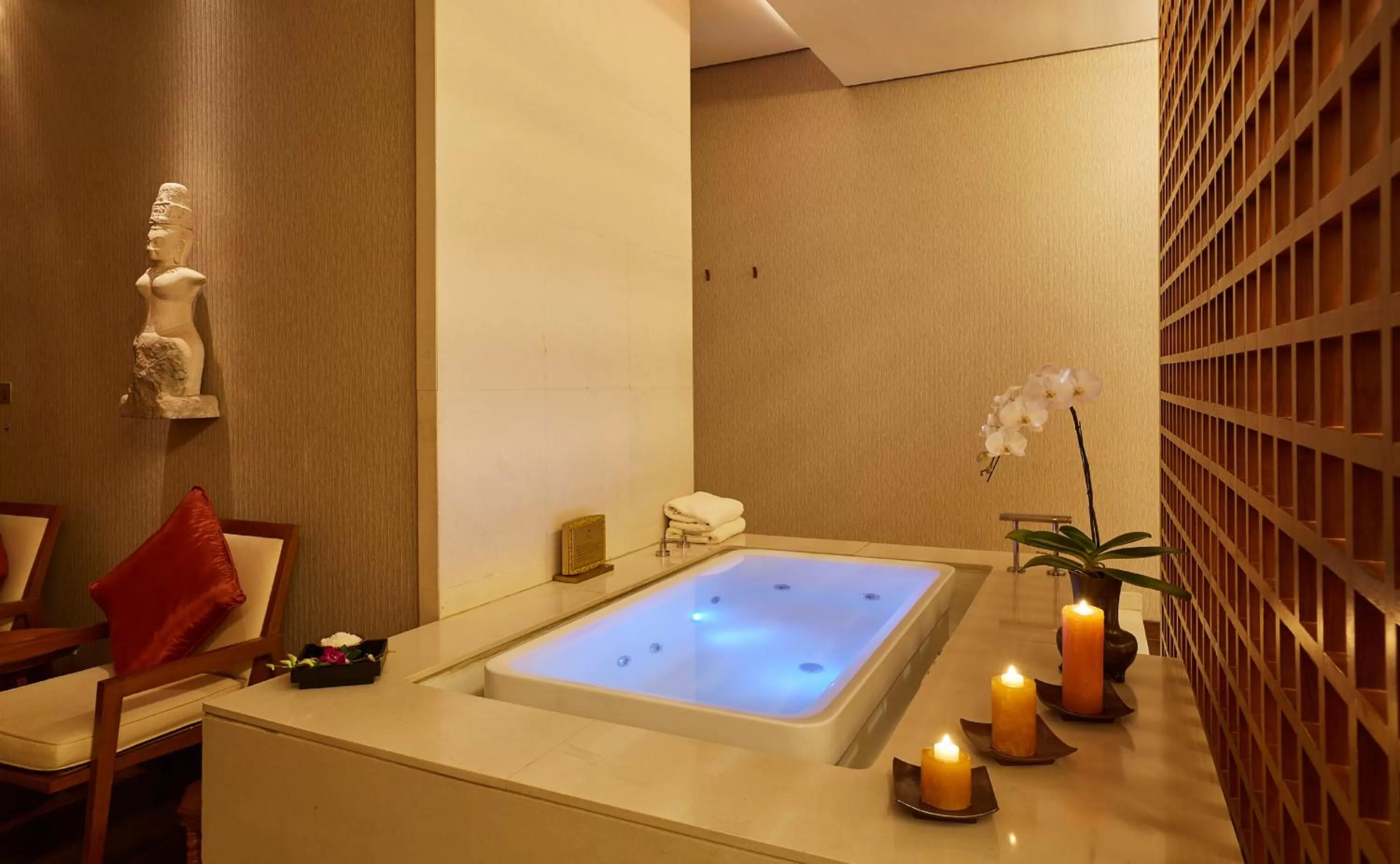 Hot Tub in Shangri-La Bangkok