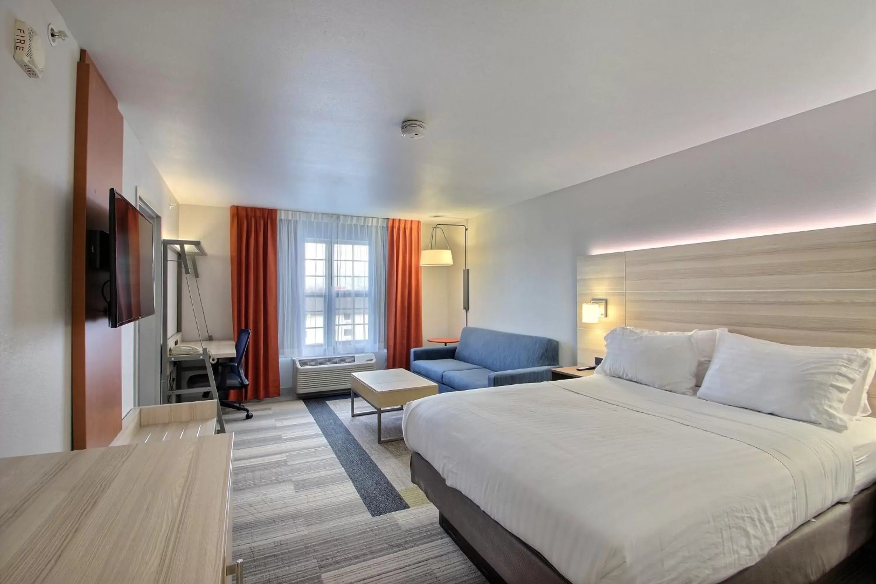 King Room - Mobility Access Tub - Non-Smoking in Holiday Inn Express Hotel & Suites Milwaukee Airport, an IHG Hotel King Room - Mobility Access Tub - Non-Smoking in Holiday Inn Express Hotel & Suites Milwaukee Airport, an IHG Hotel