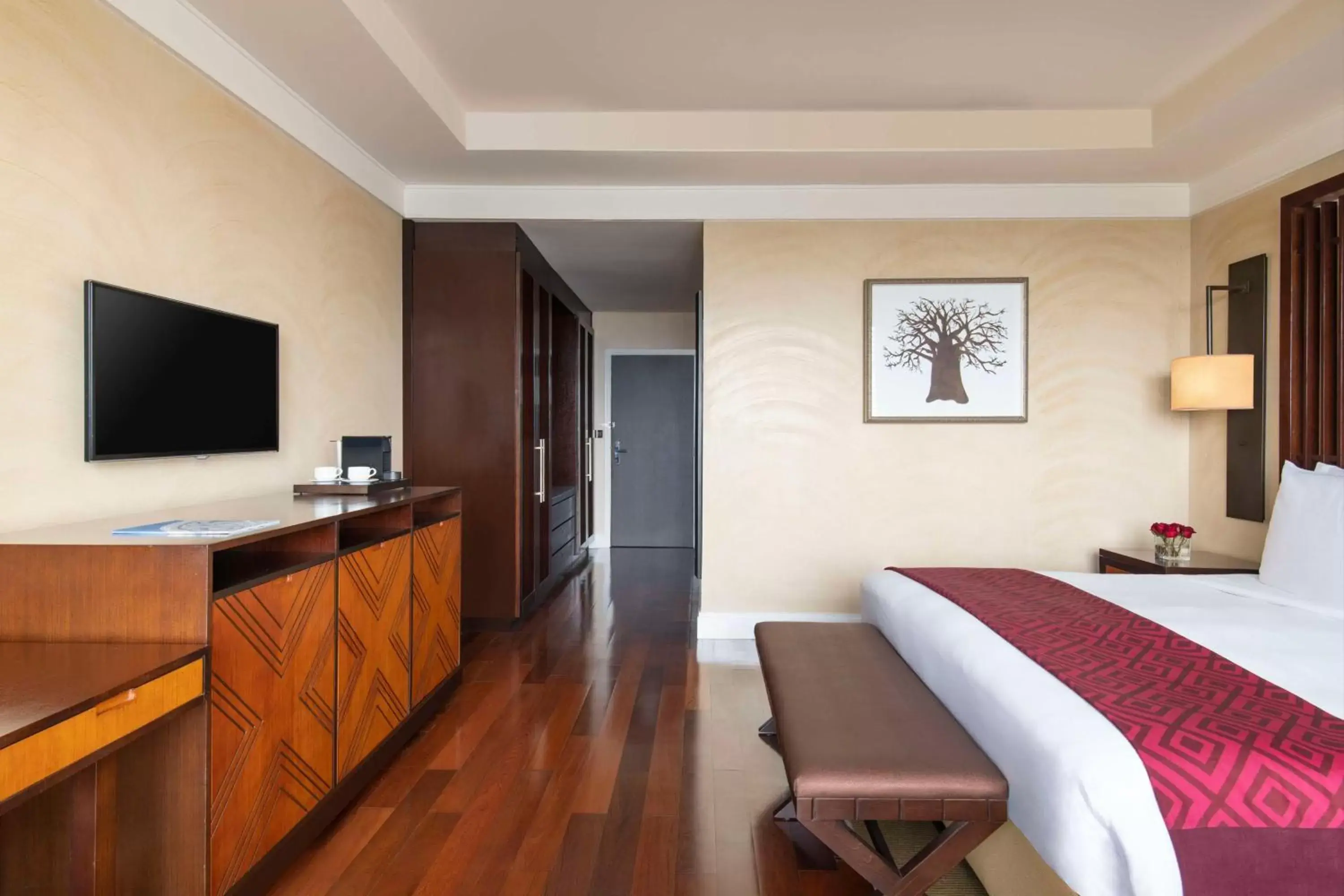 Bedroom, TV/Entertainment Center in Kempinski Hotel Gold Coast City