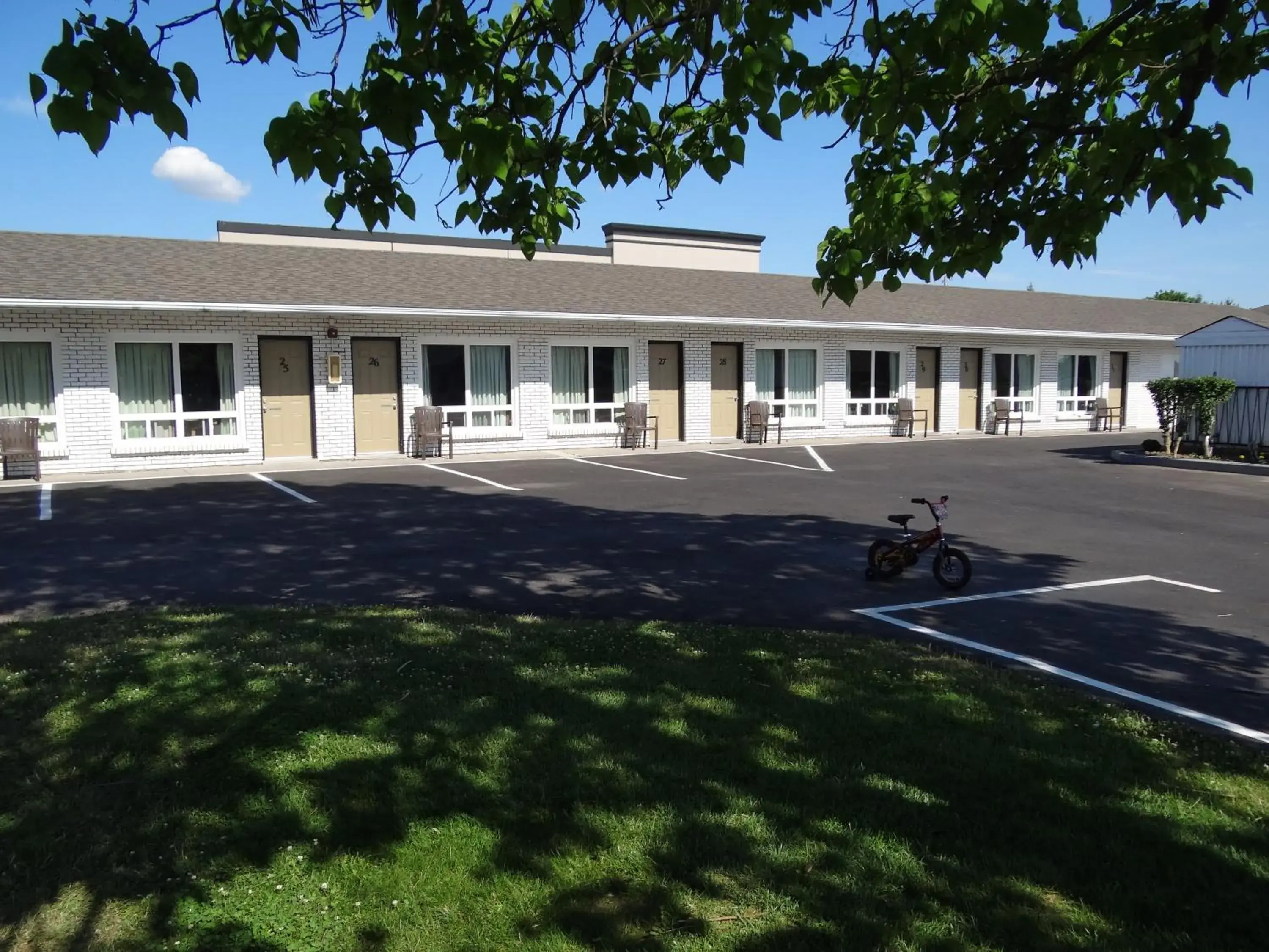 Facade/entrance, Property Building in Falcon Inn