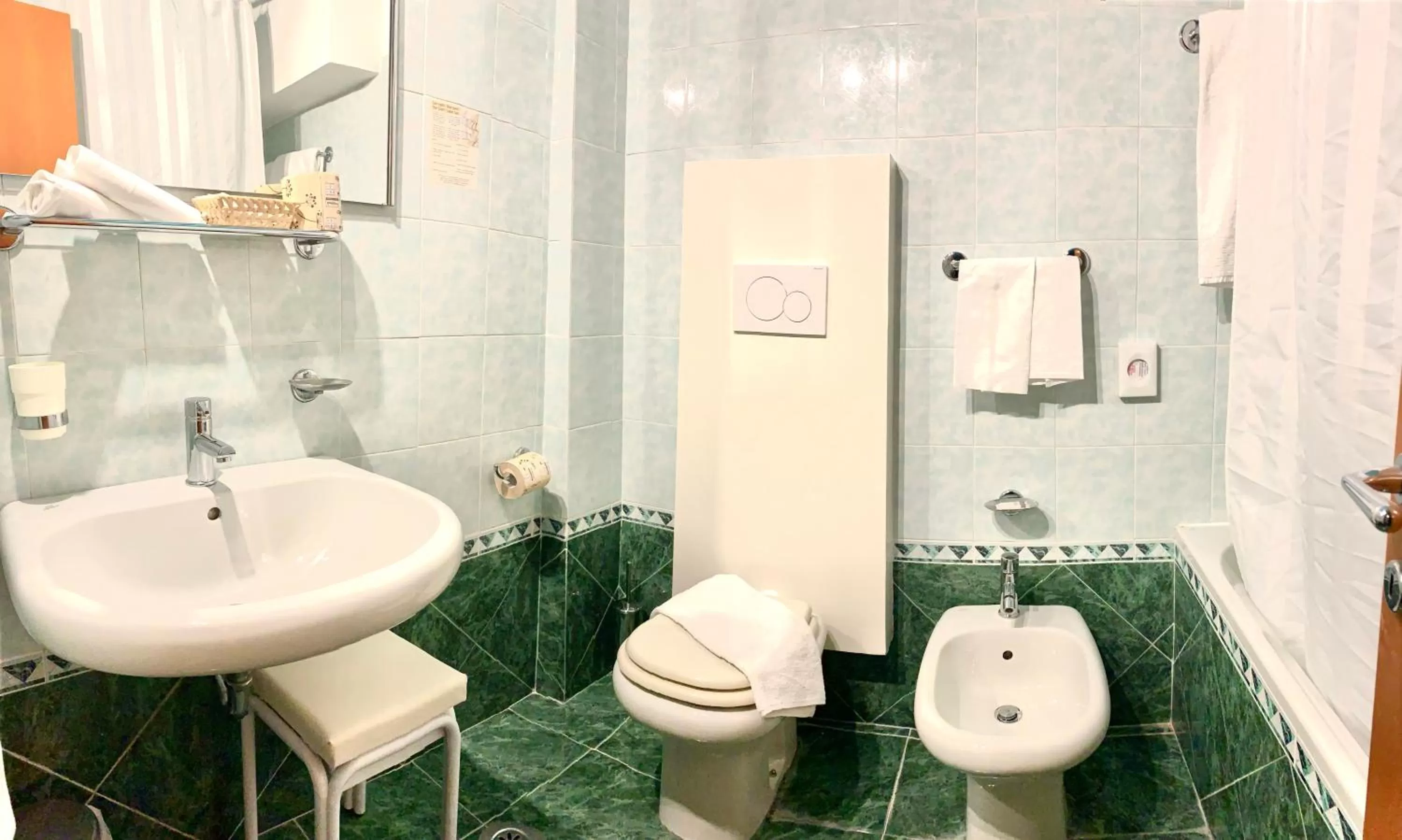 Toilet in Albergo Hotel Raffaello