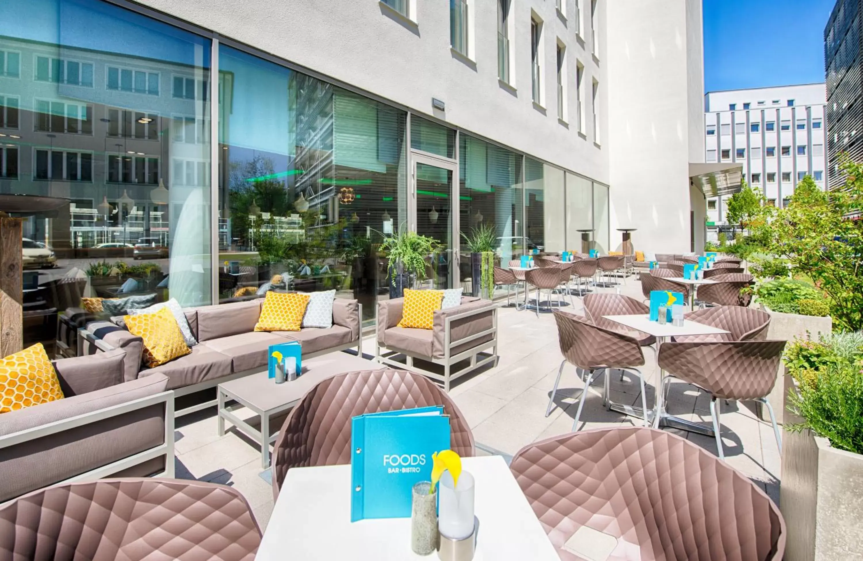 Balcony/Terrace, Restaurant/Places to Eat in Leonardo Hotel Munich City South