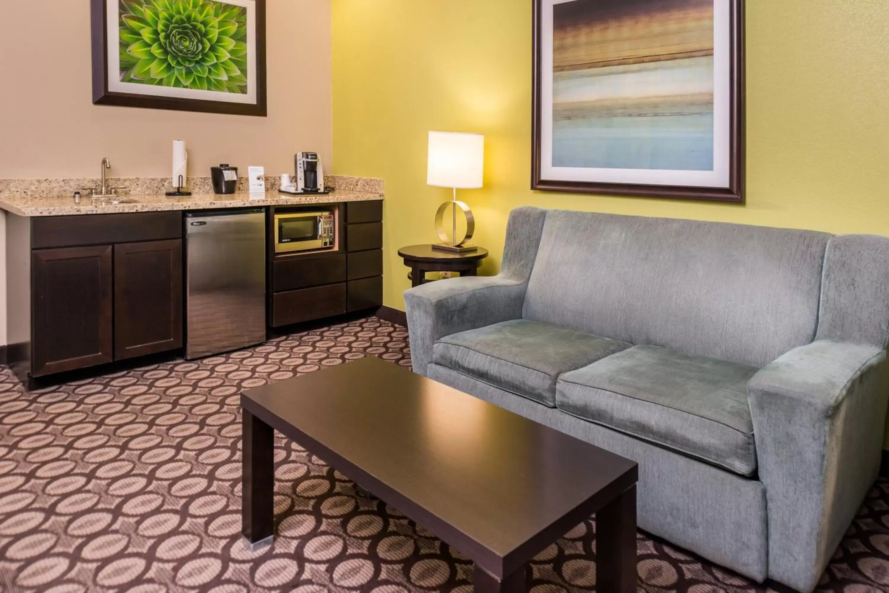 Photo of the whole room, Seating Area in Holiday Inn Express & Suites Rockport - Bay View, an IHG Hotel
