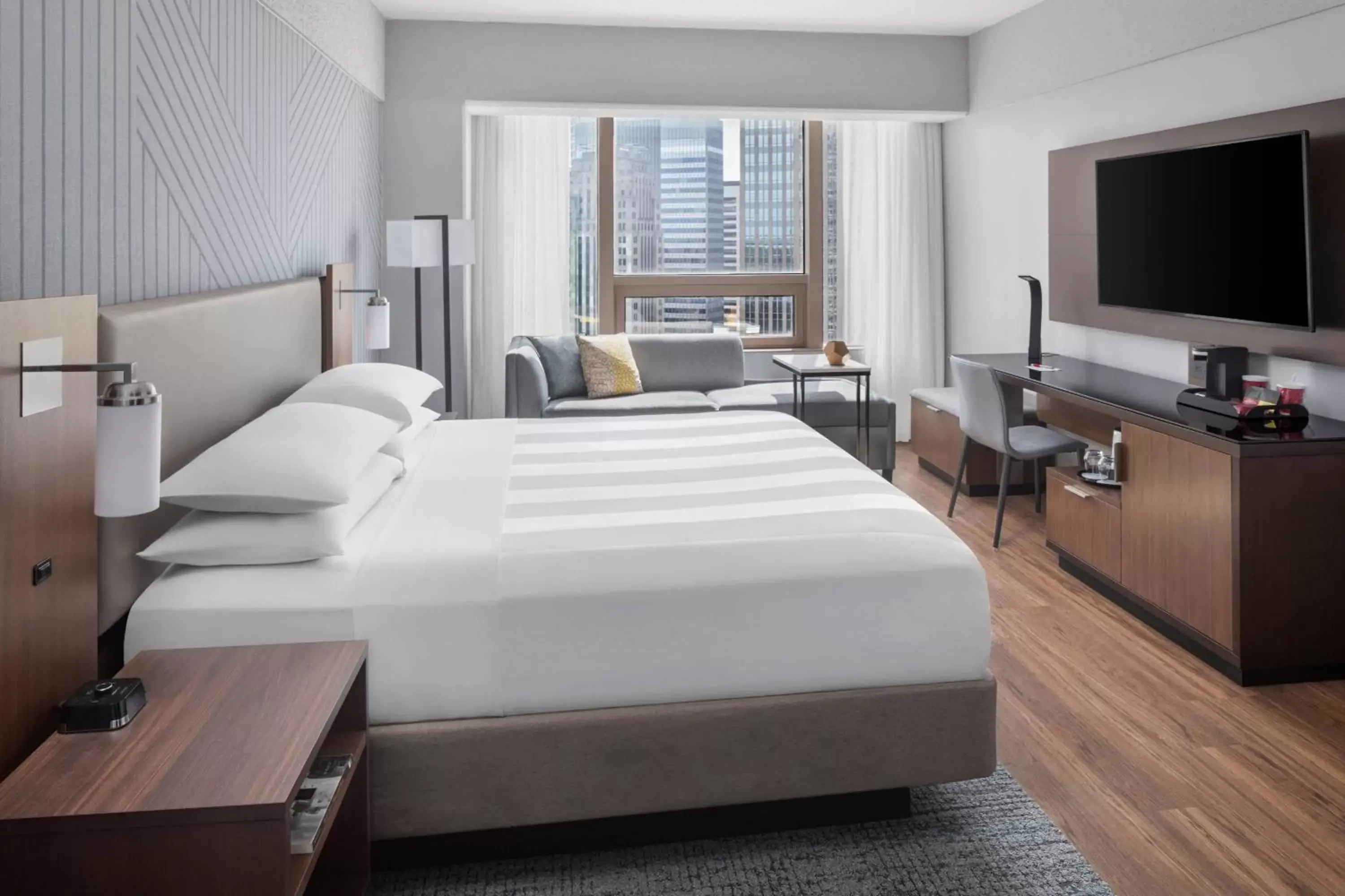 Concierge Level with City View in Minneapolis Marriott City Center