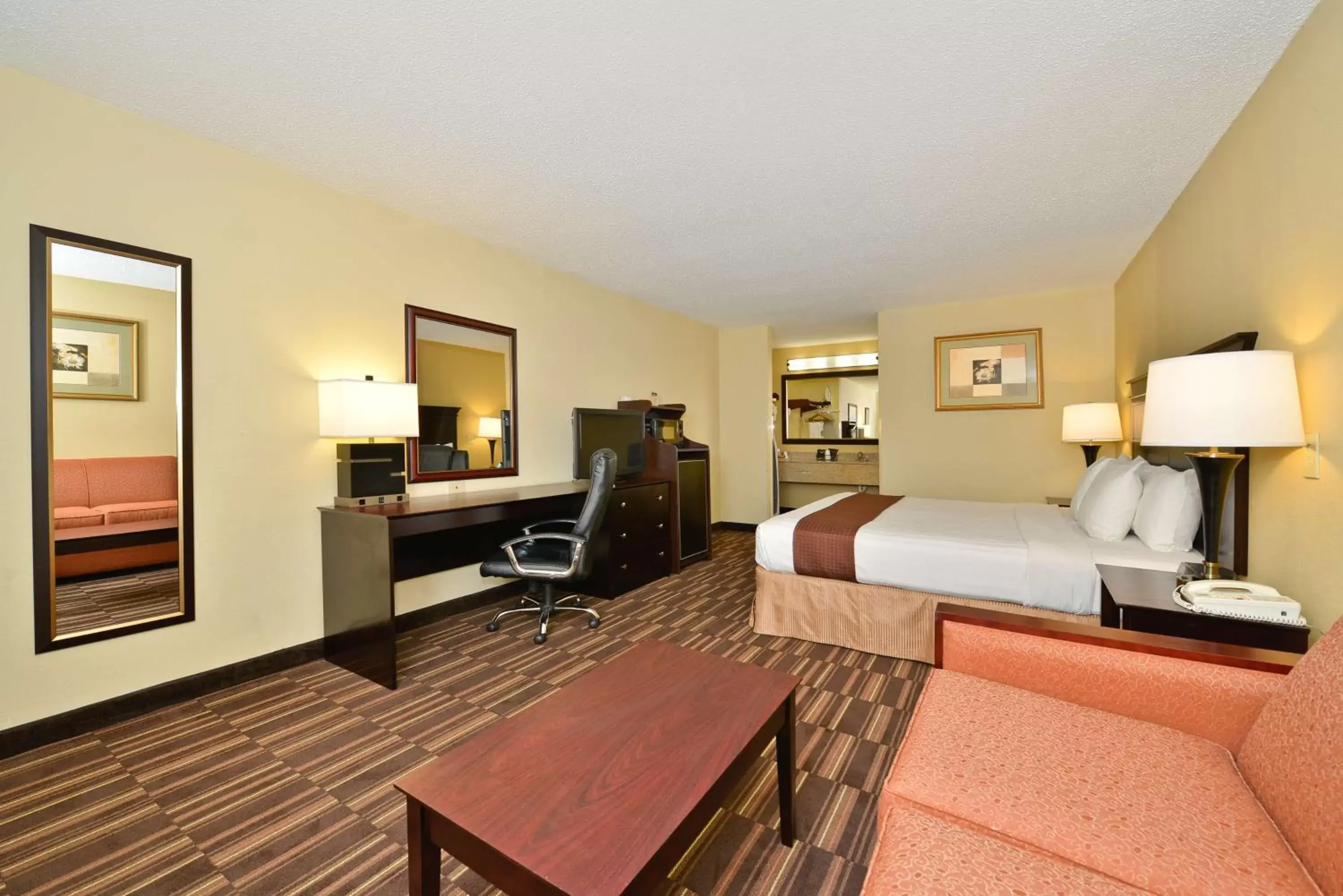 Photo of the whole room in Best Western Greenville Inn