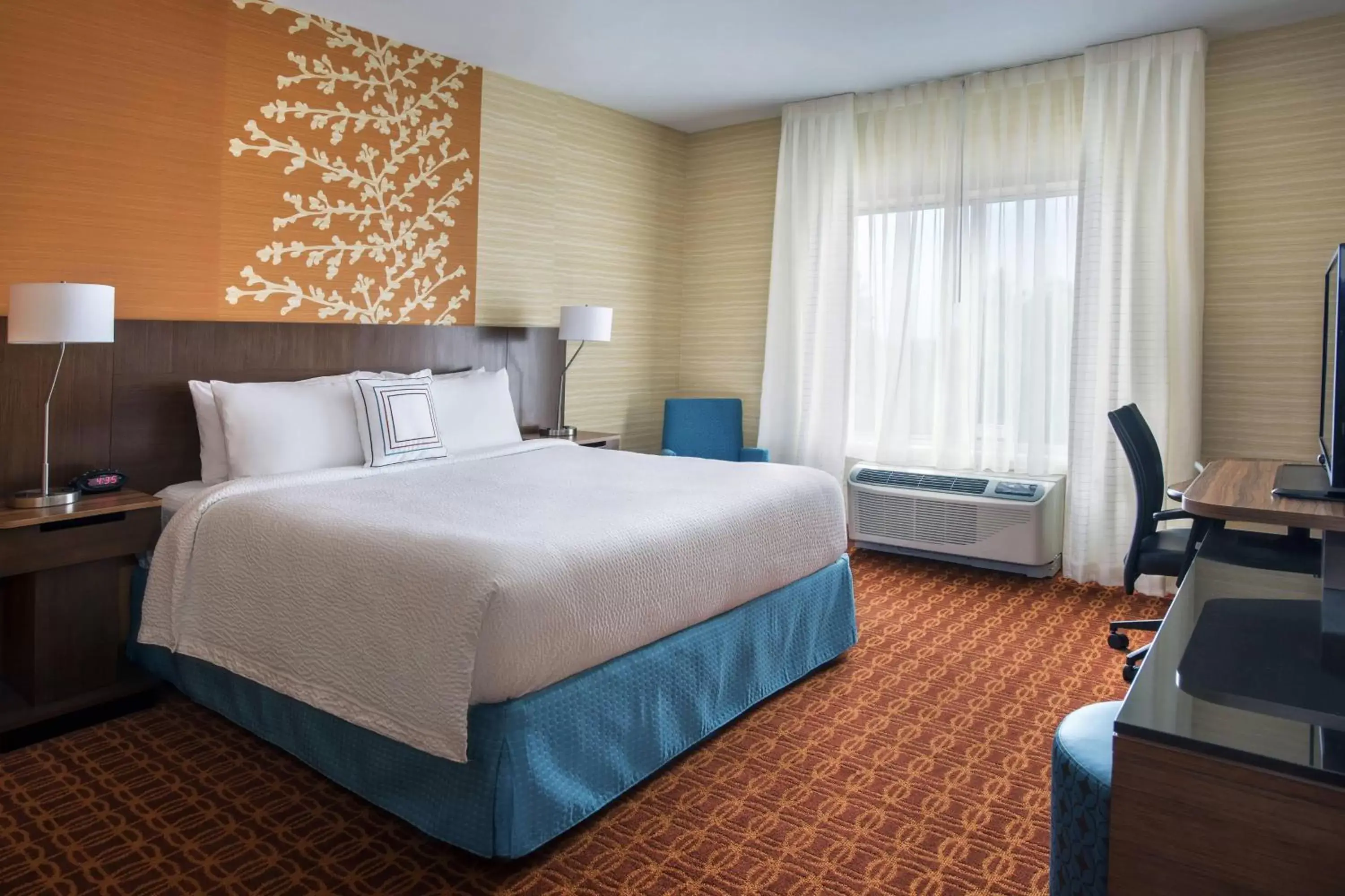 Photo of the whole room, Bed in Fairfield Inn & Suites by Marriott New Castle