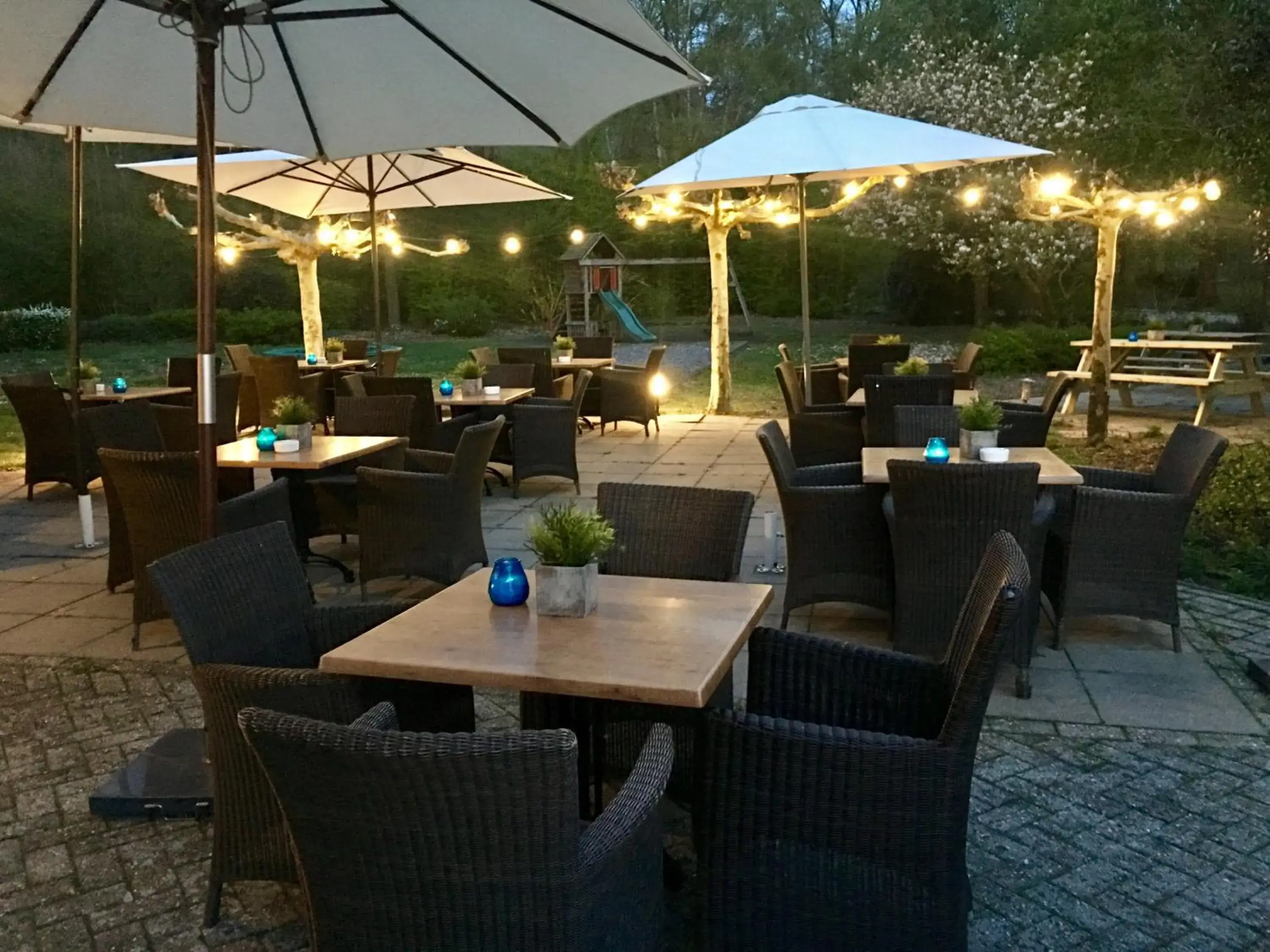 Patio, Restaurant/Places to Eat in Fletcher Landhotel Bosrijk Roermond