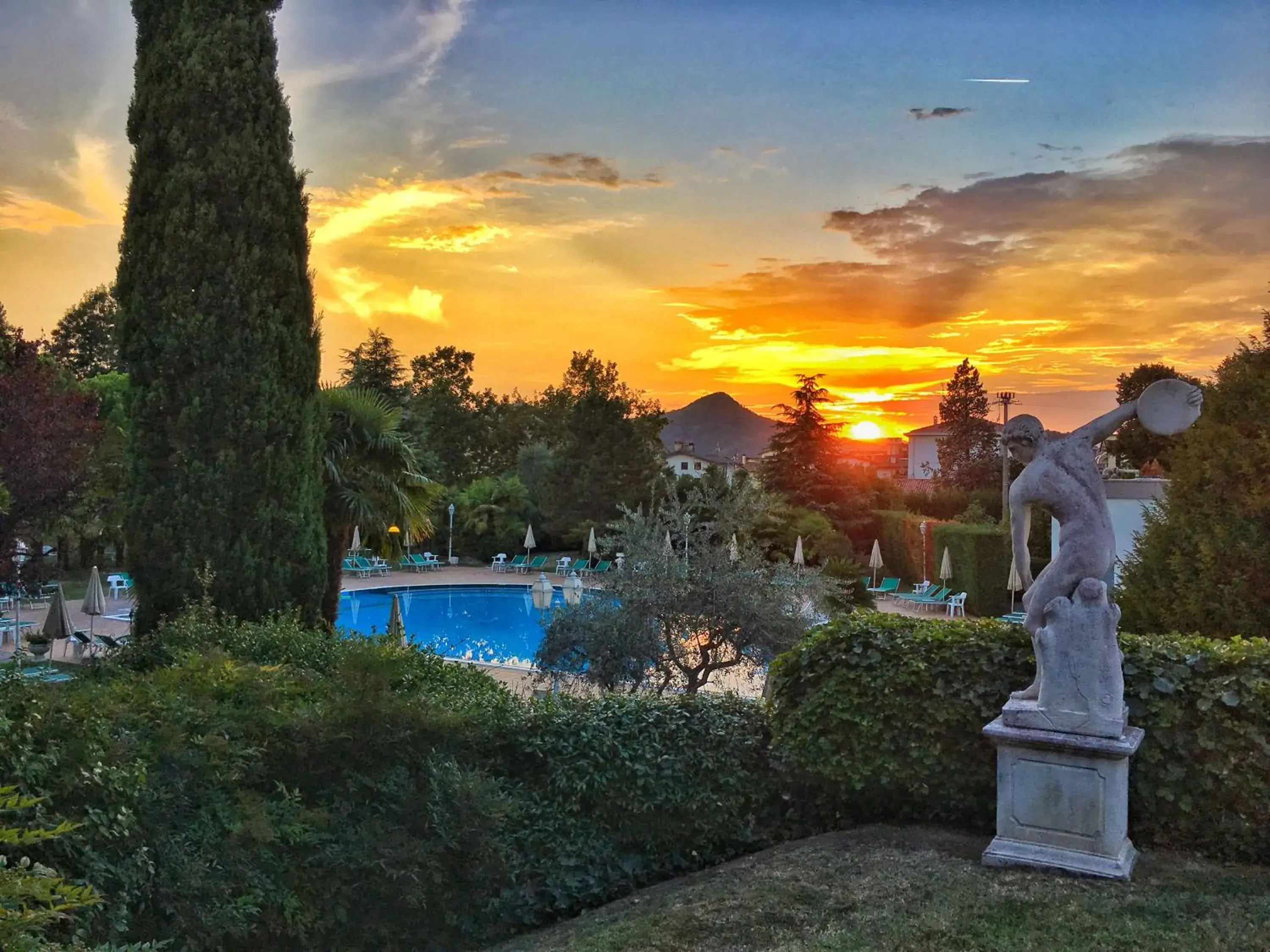 Garden, Swimming Pool in Hotel Des Bains Terme