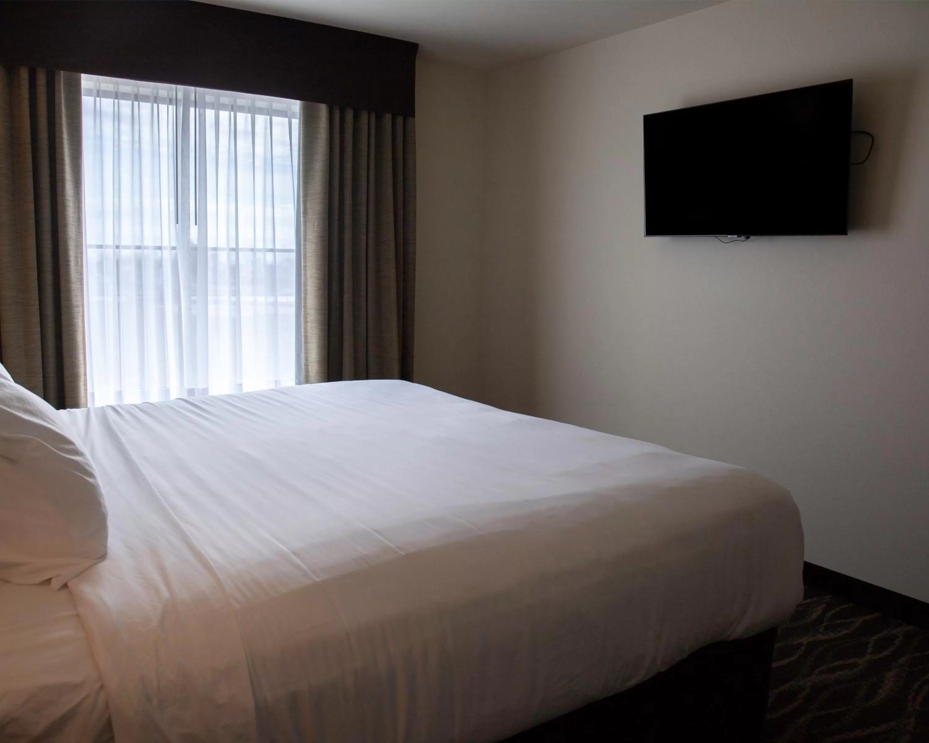 Bed in Cobblestone Hotel & Suites - Two Rivers