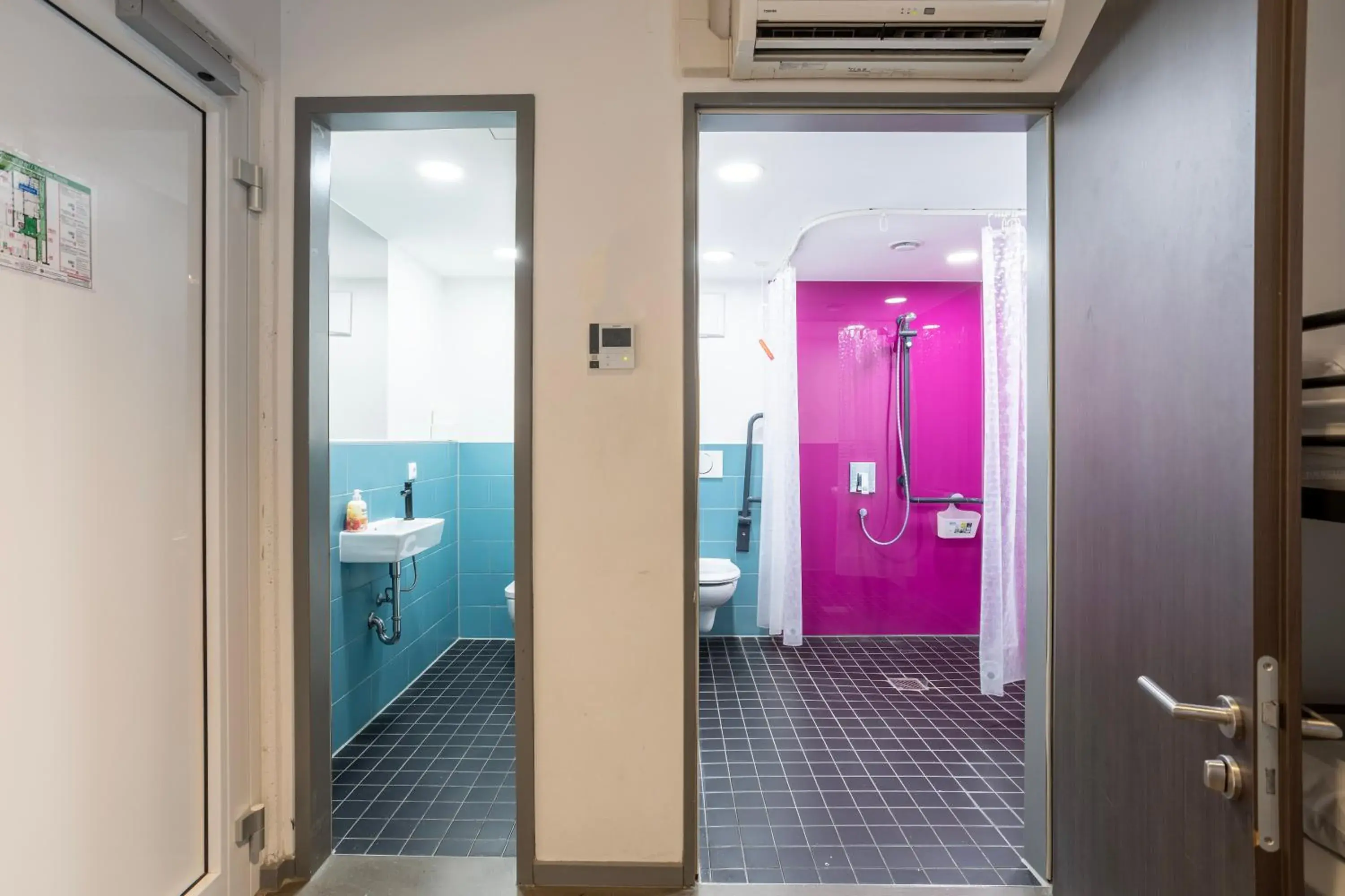 Bathroom in Jaeger´s Munich (Hotel/Hostel)