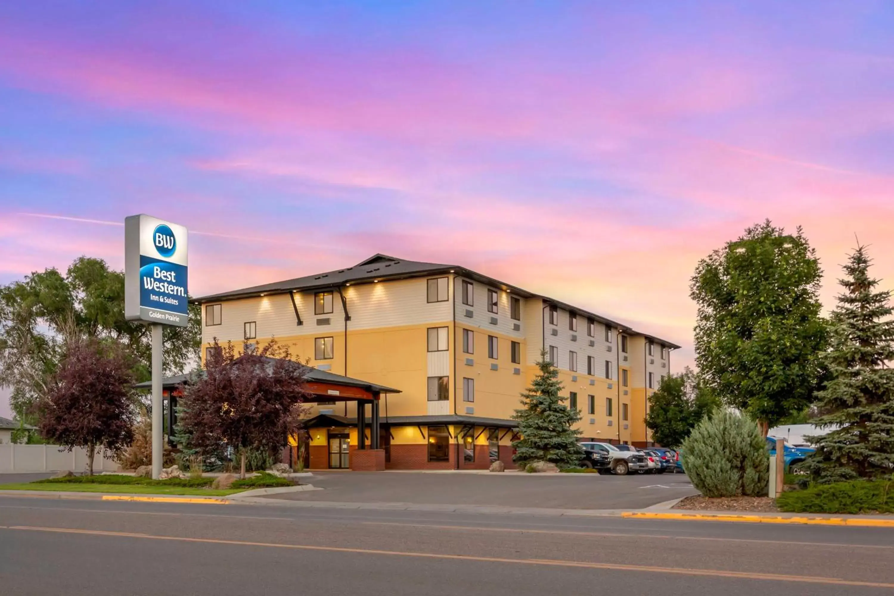 Property building in Best Western Golden Prairie Inn and Suites Property building in Best Western Golden Prairie Inn and Suites