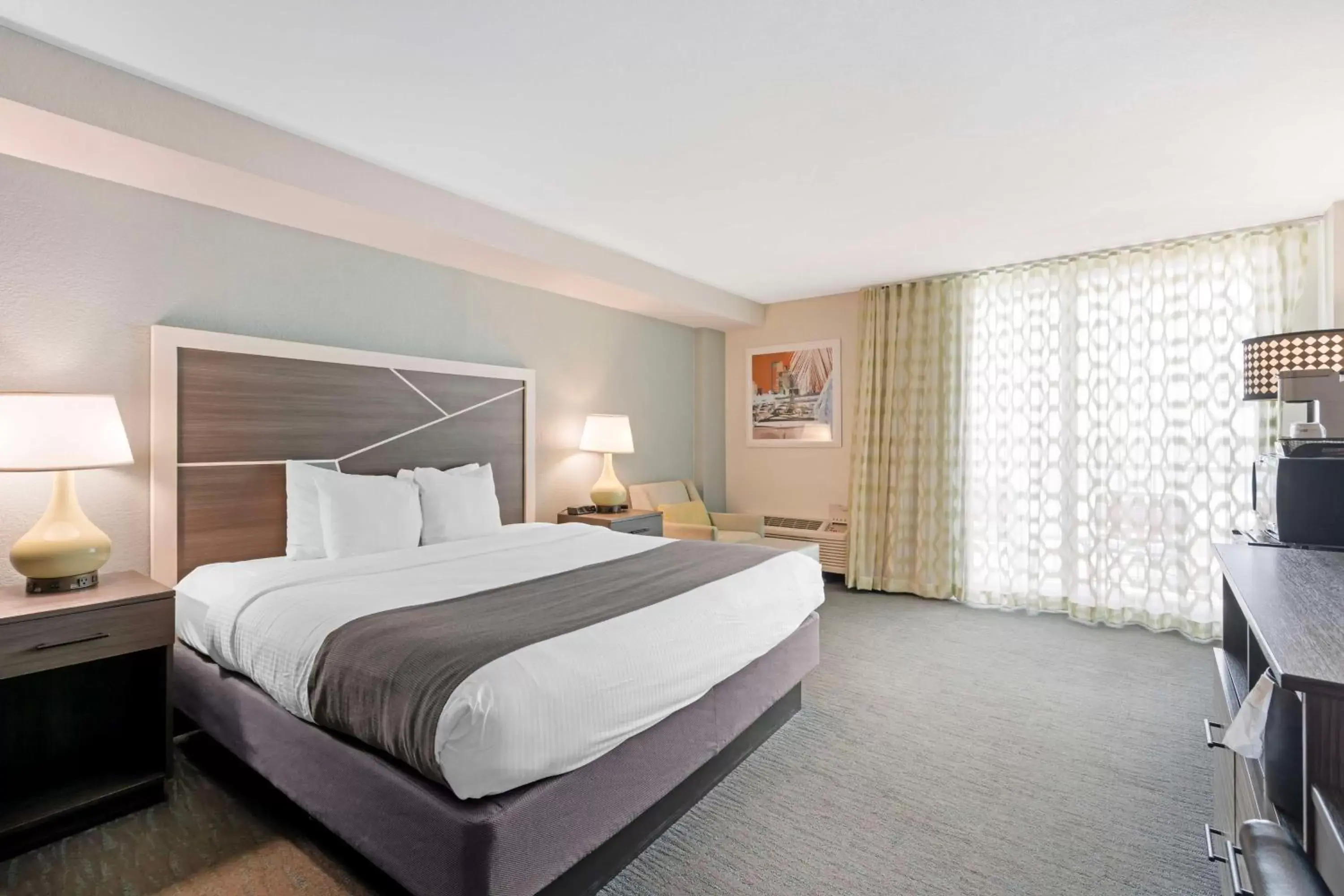 Bedroom, Bed in Best Western Plus Daytona Inn Seabreeze
