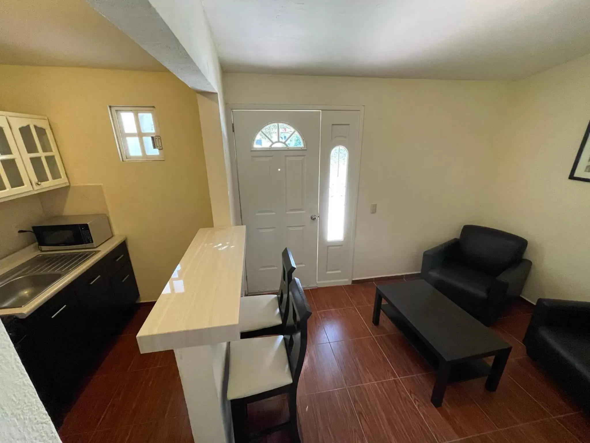 Kitchen or kitchenette, Seating Area in Hotel Real Home