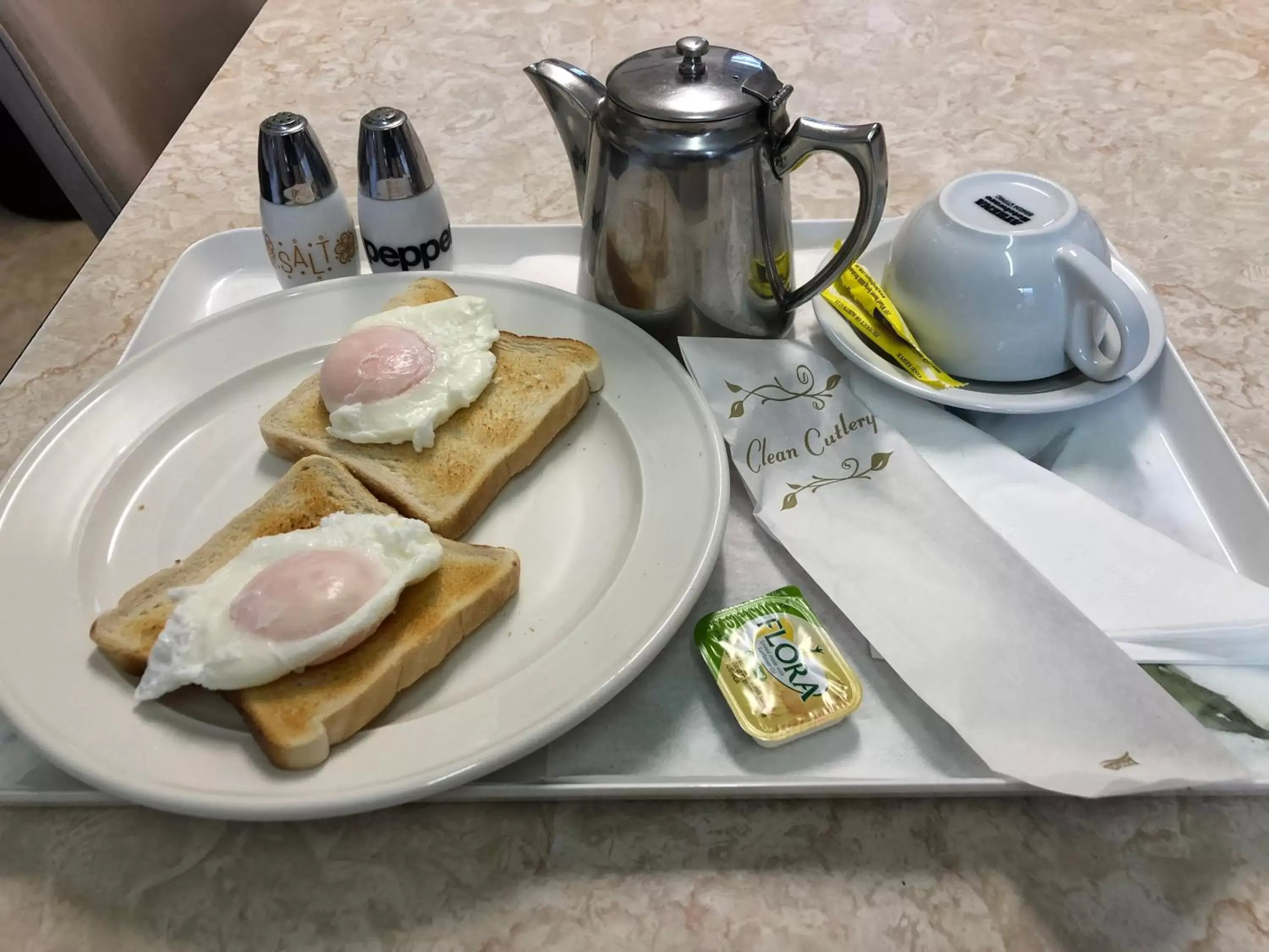 Breakfast in Motel Mayfair on Cavell