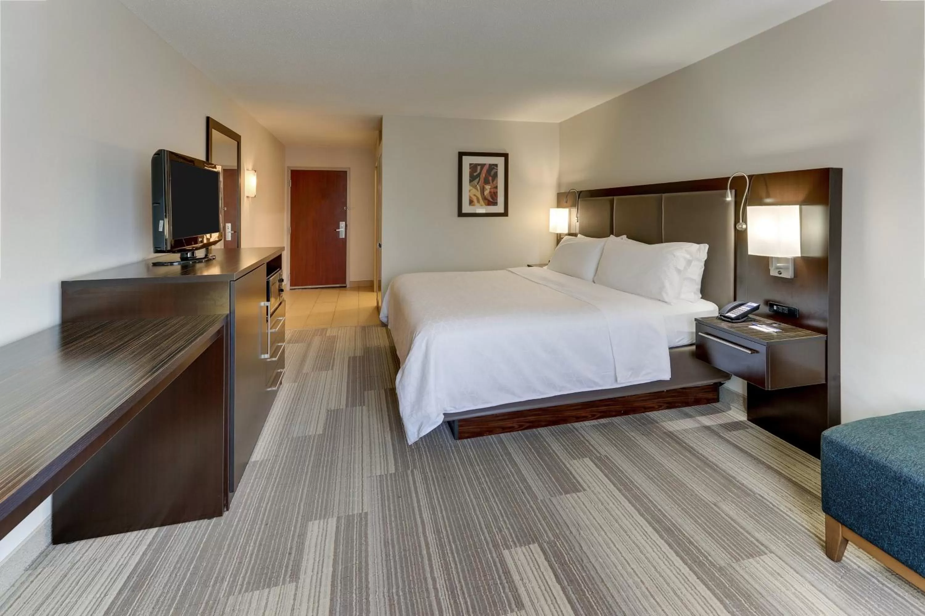 Photo of the whole room, Bed in Holiday Inn Express Hotel & Suites Dayton-Centerville by IHG