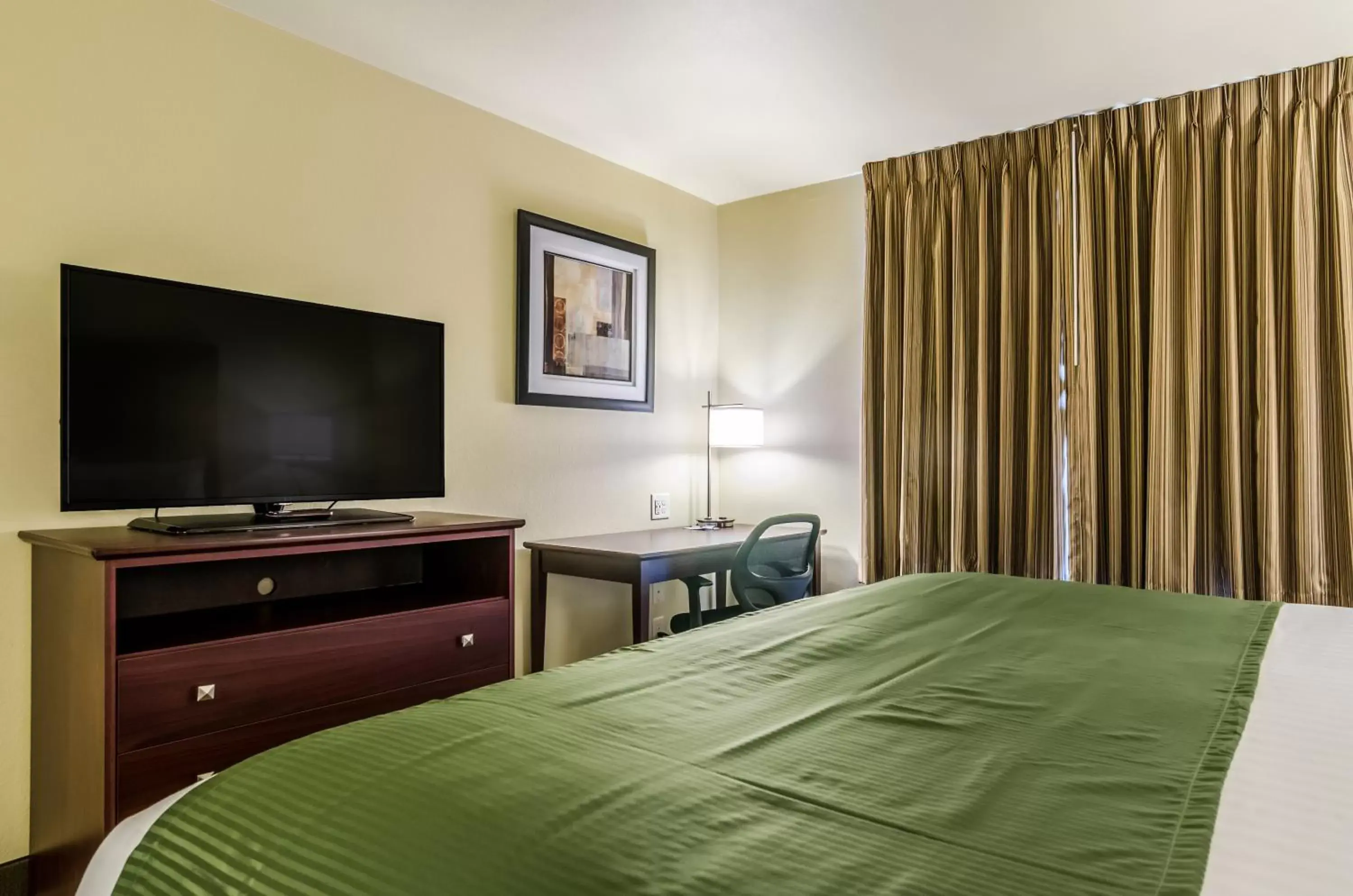 Bed in Cobblestone Inn & Suites - Ord