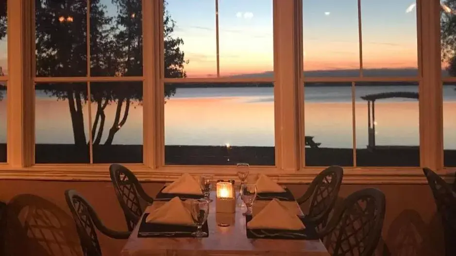 Restaurant/places to eat, Sunrise/Sunset in Isaiah Tubbs Resort