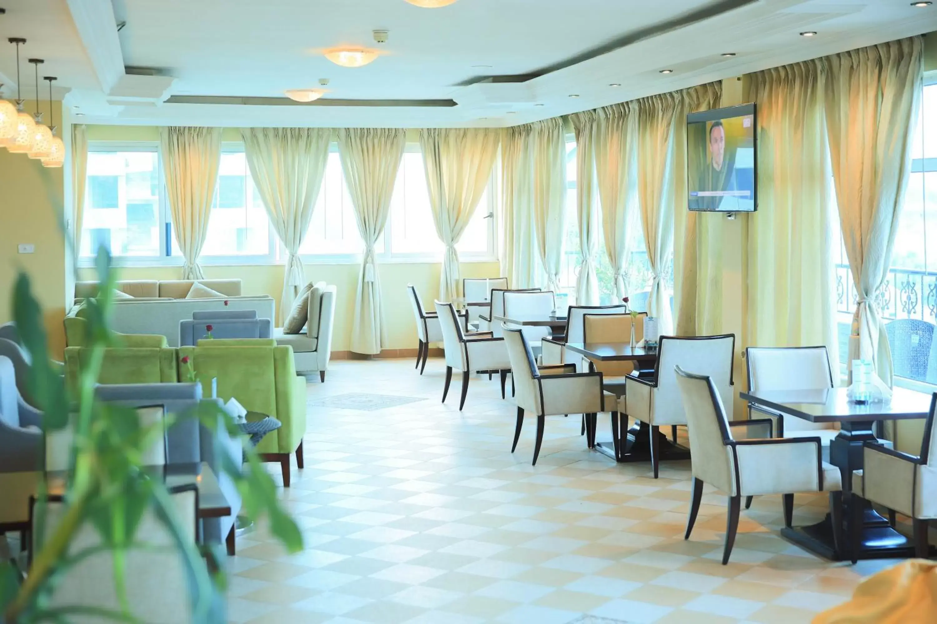 Lobby or reception, Restaurant/Places to Eat in Swiss Inn Nexus Hotel