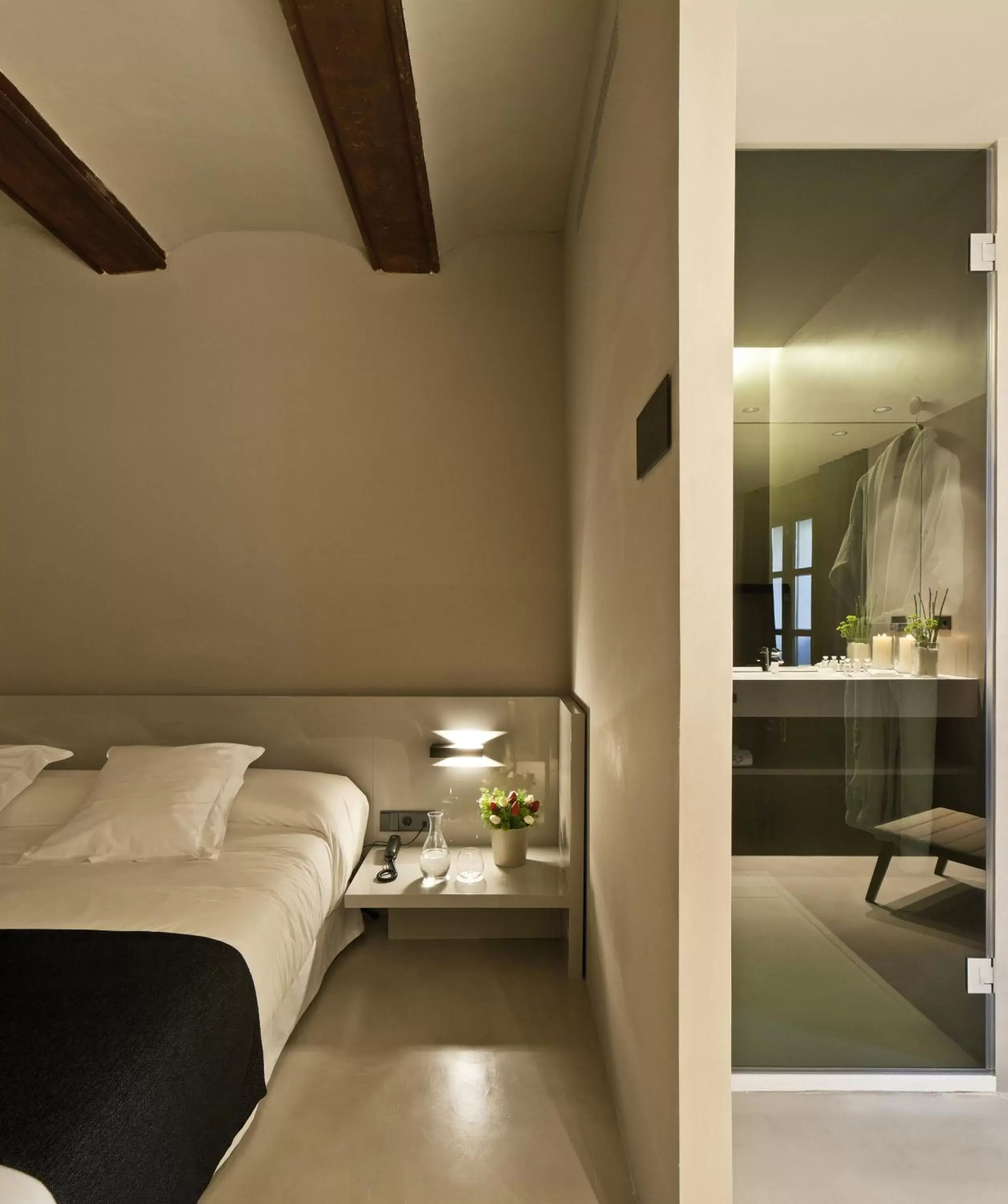 Bedroom, Bed in Caro Hotel
