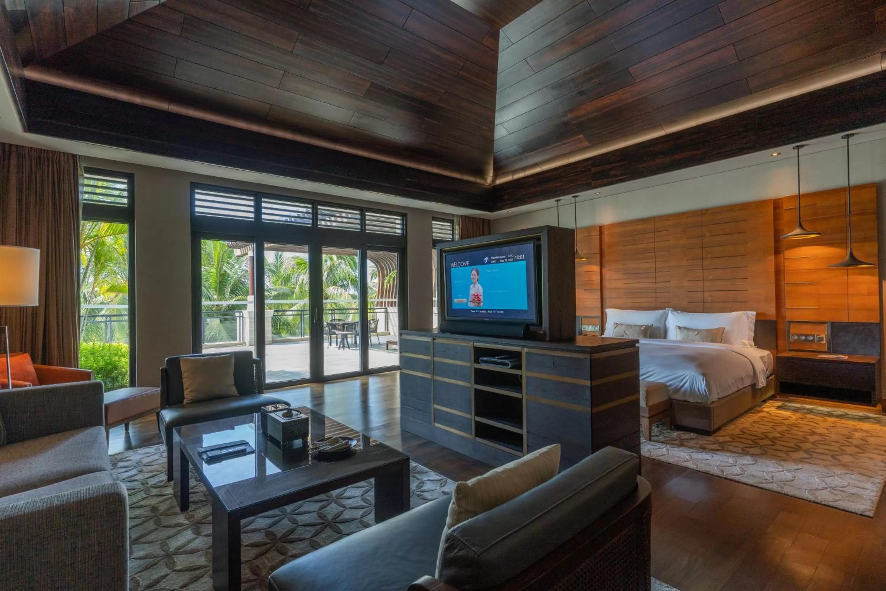 Communal lounge/ TV room, Bed in Raffles Hainan Clear Water Bay
