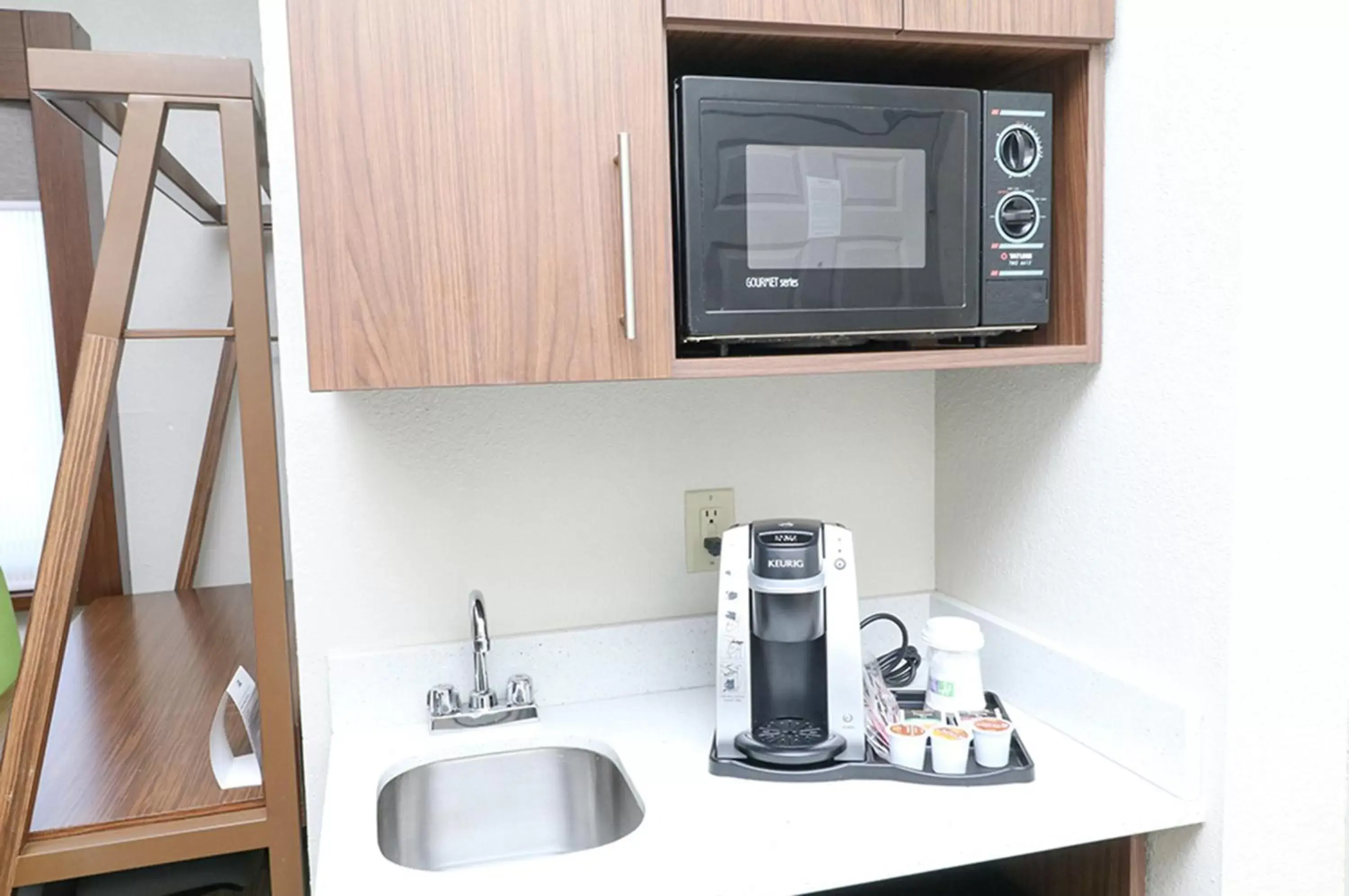 Kitchen/Kitchenette in Holiday Inn Express Hotel & Suites Greenville, an IHG Hotel