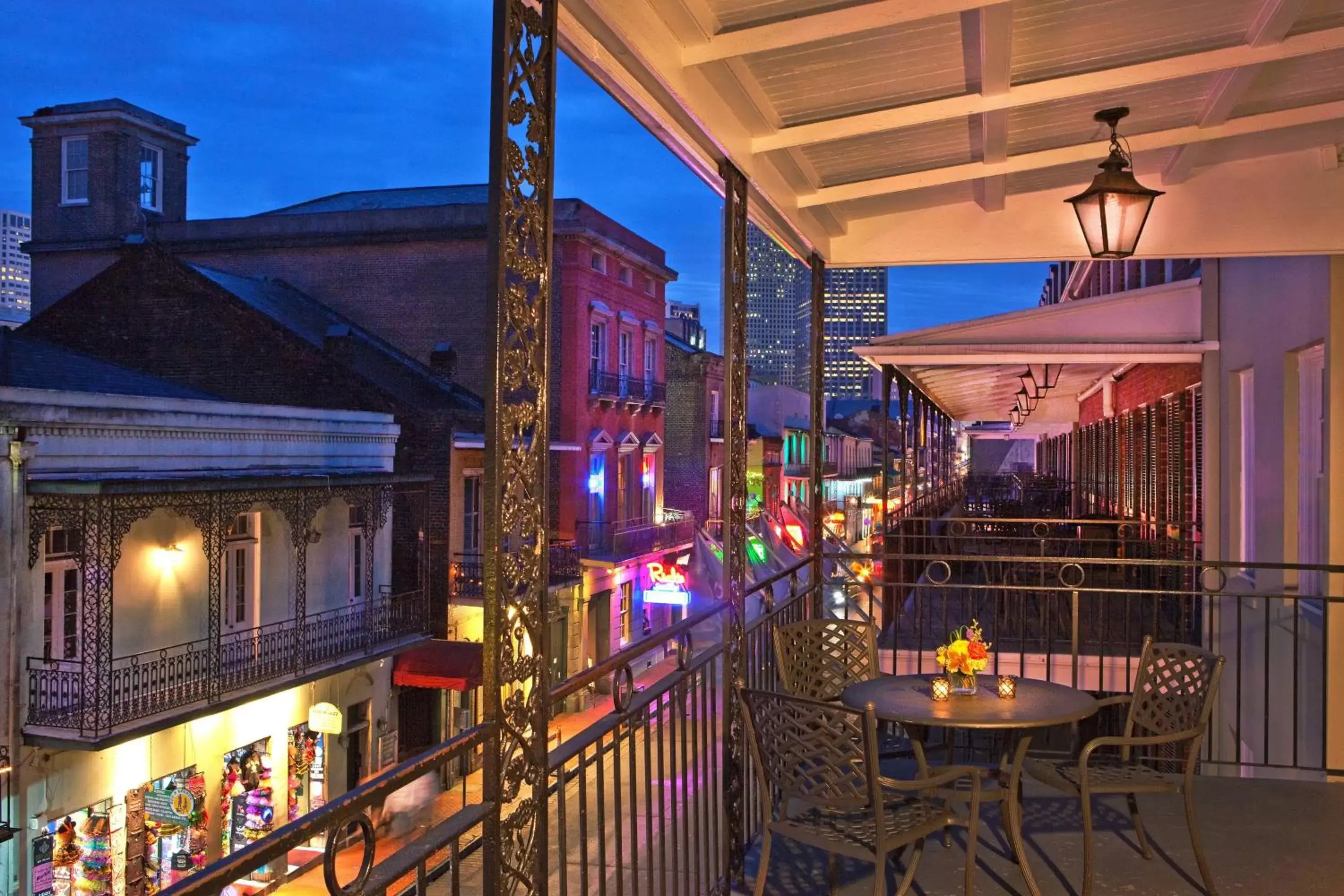 Photo of the whole room in Four Points by Sheraton French Quarter