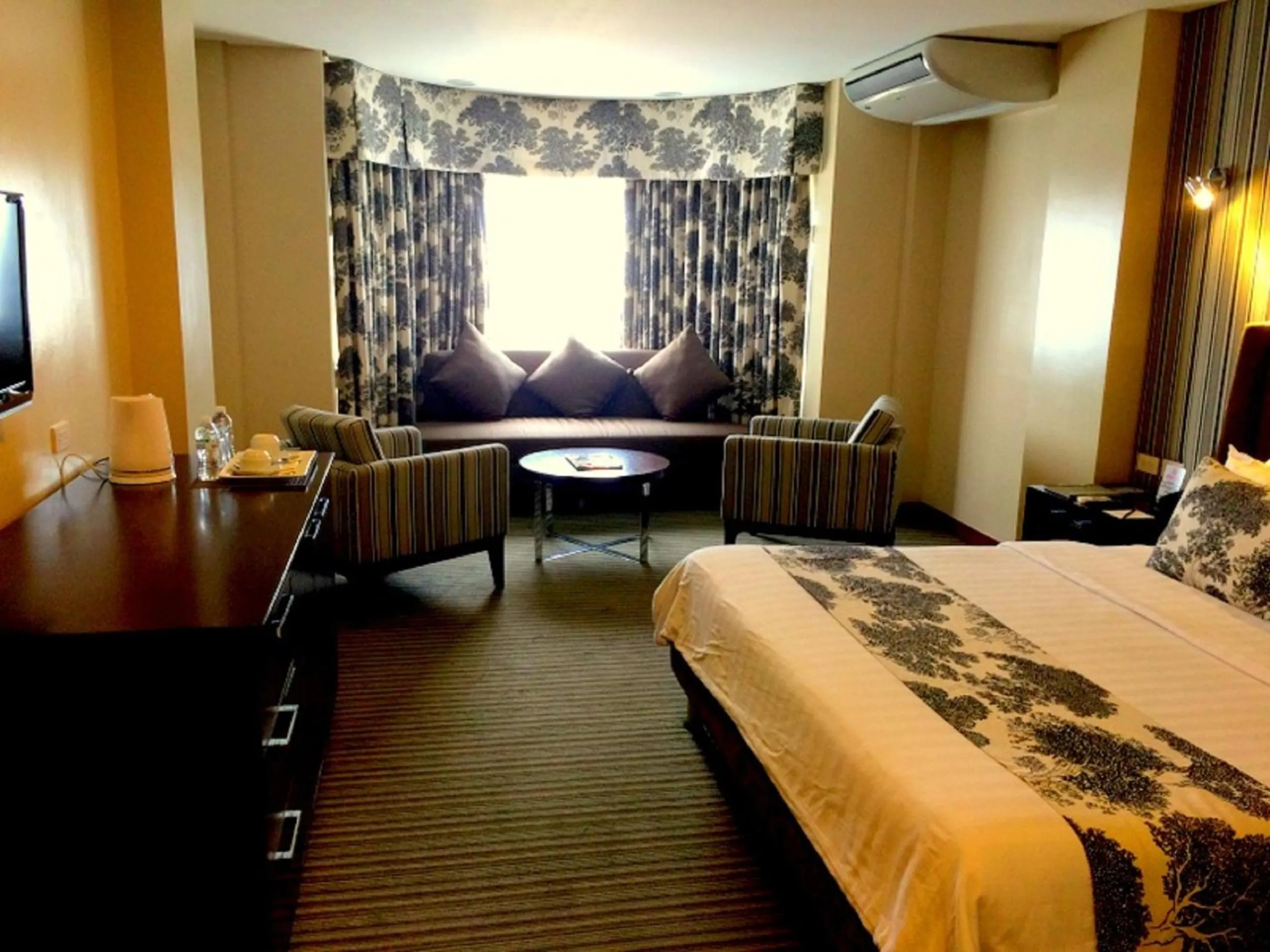 Business Deluxe in El Cielito Inn - Sta. Rosa