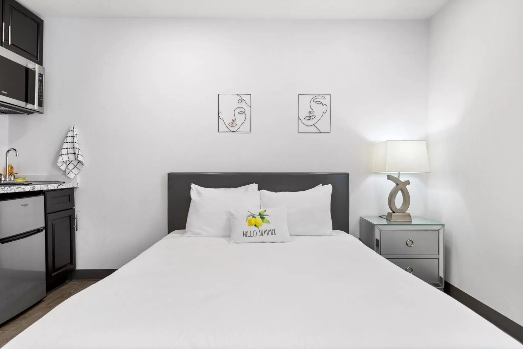 Bed in Sunset Inn-South Miami