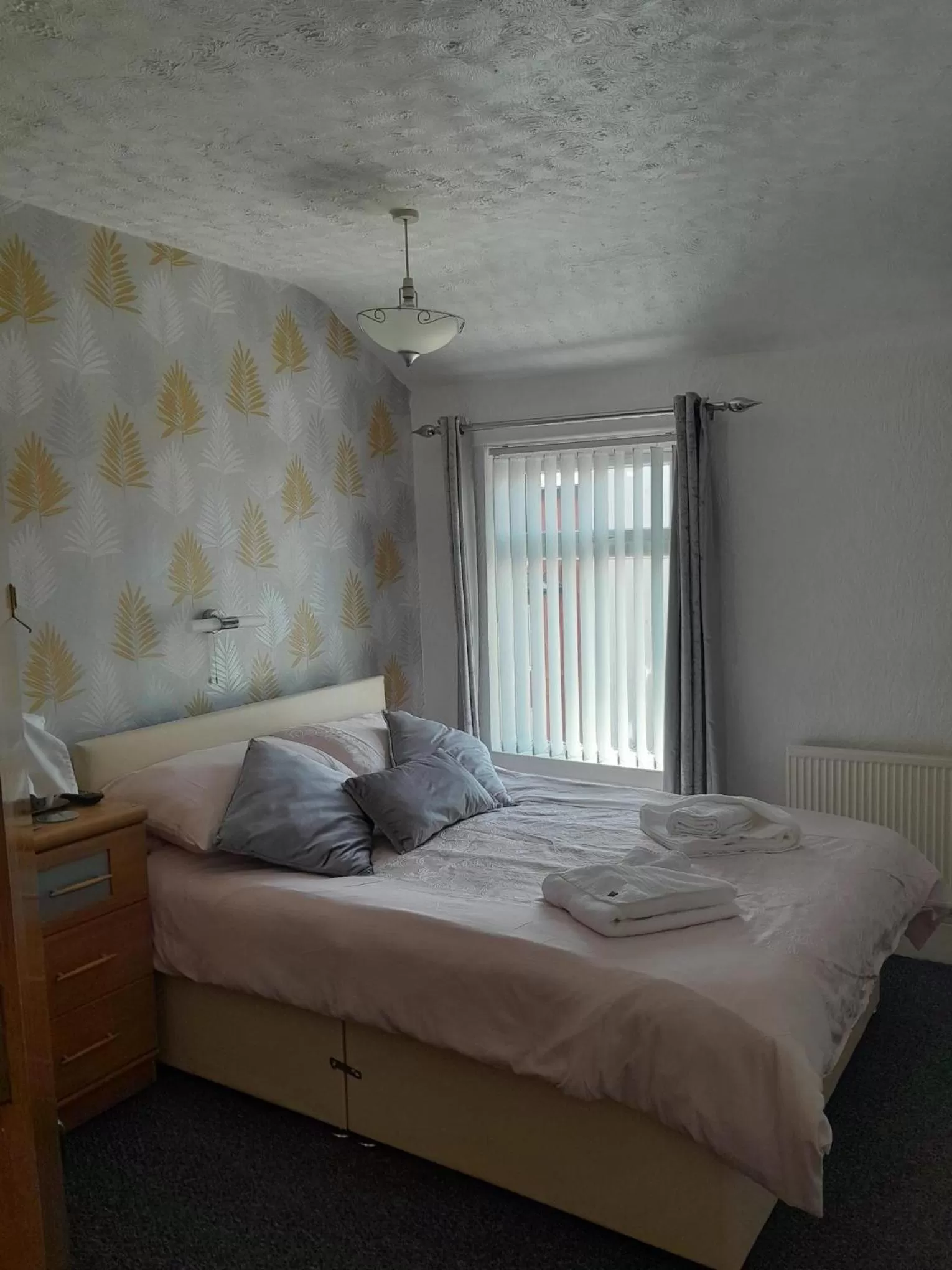 Shower, Bed in Legends Hotel