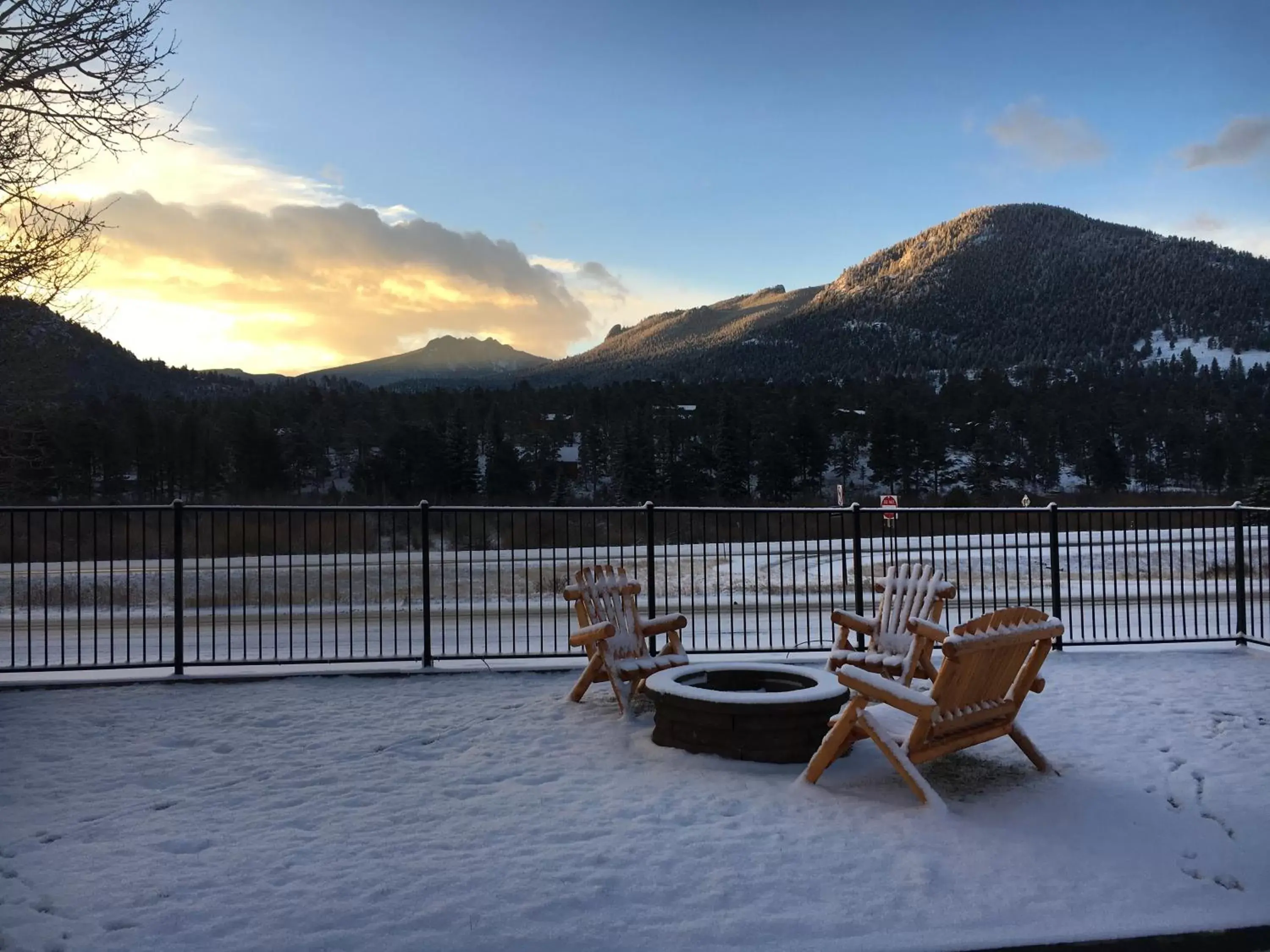 Nearby landmark, Mountain View in Alpine Trail Ridge Inn