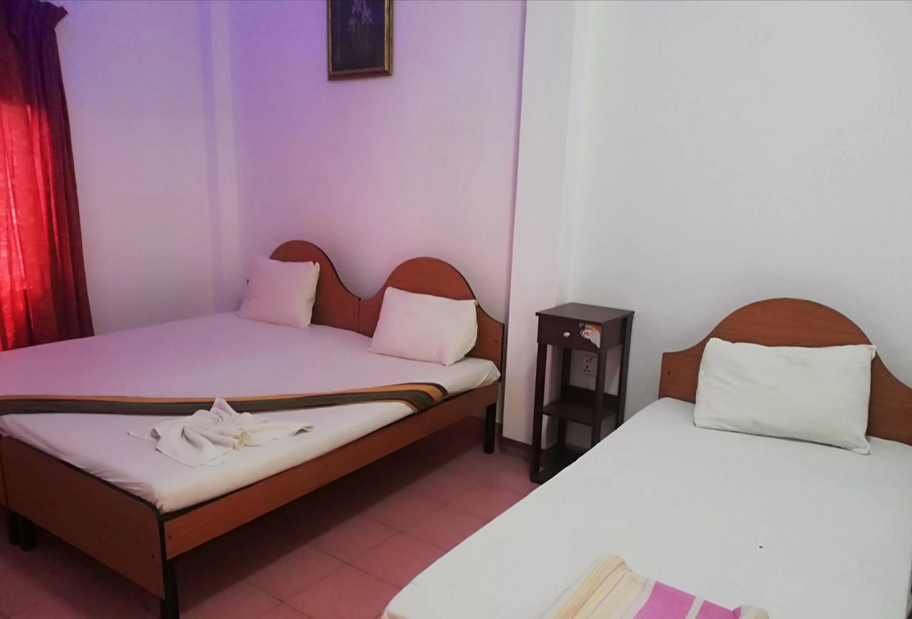 Bedroom, Bed in Sunshine Hotel