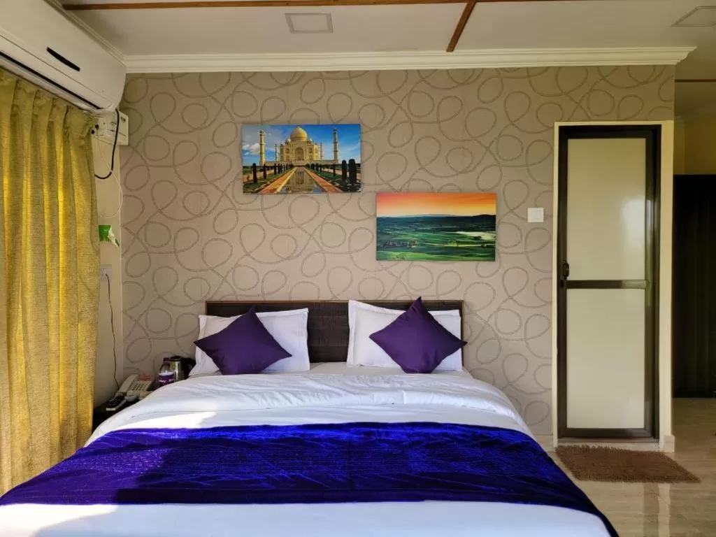 Bed in THE NIHAL RESORT