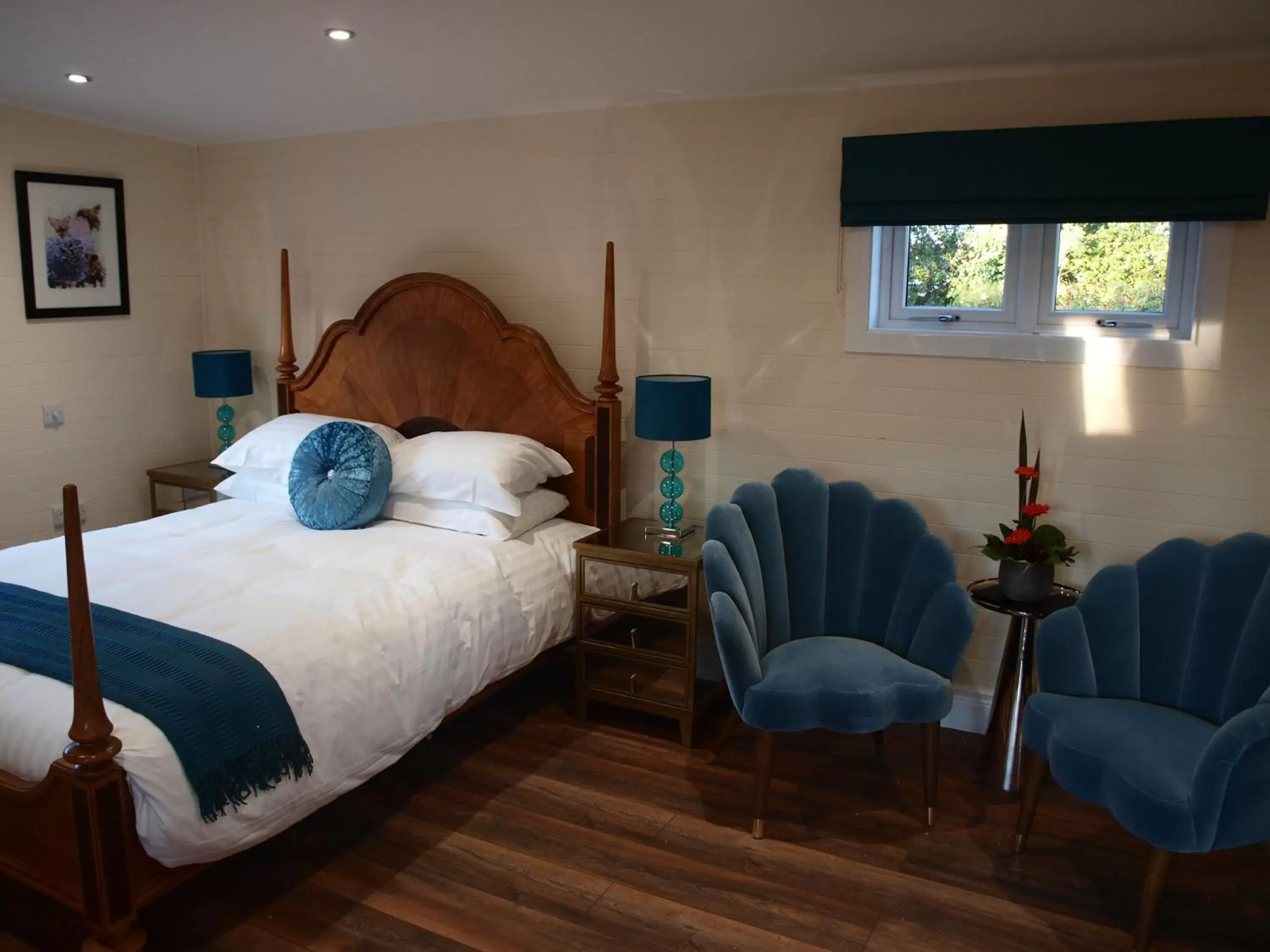 Bedroom, Bed in Beechwood Hotel