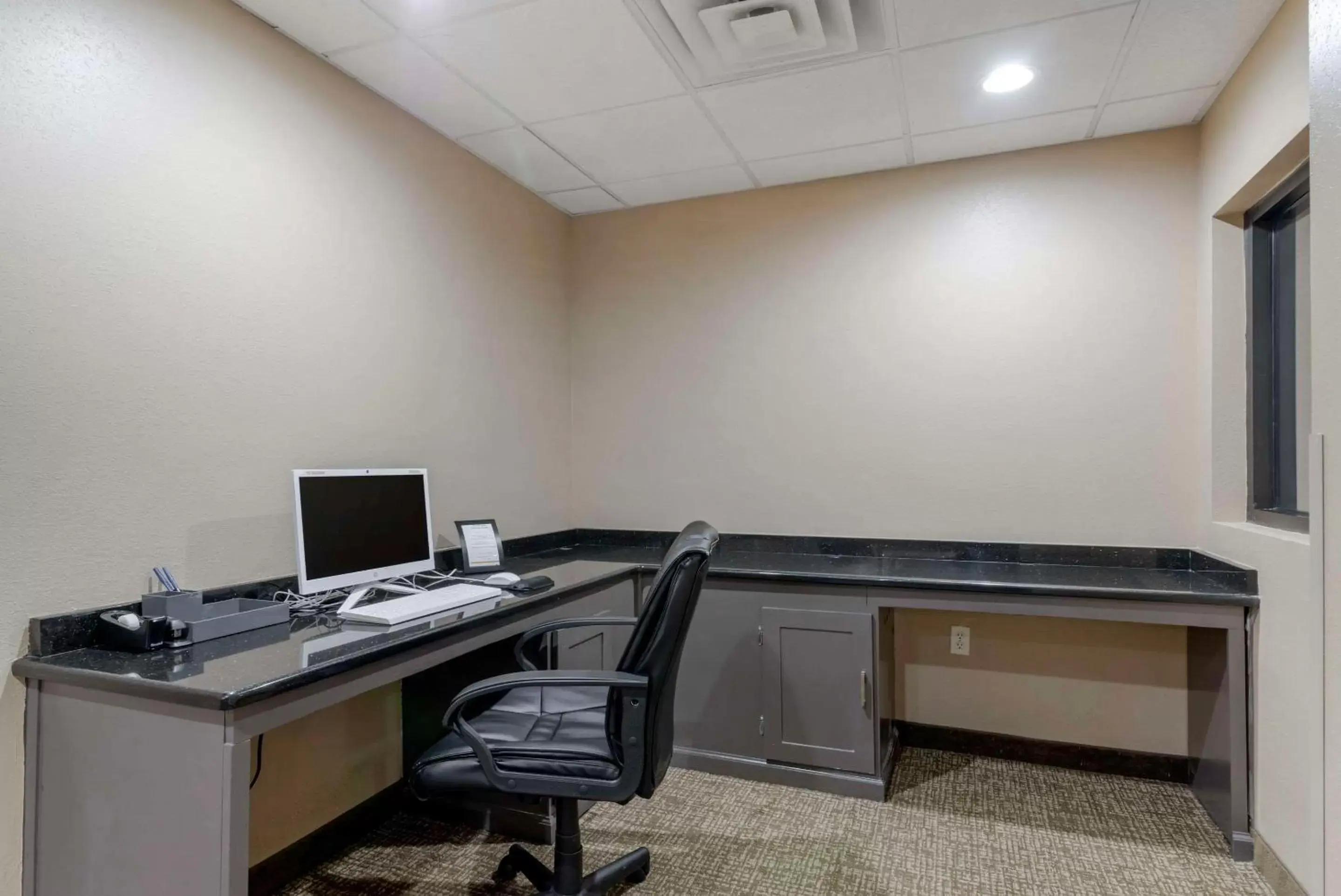 Business facilities in Comfort Suites Columbus State University Area