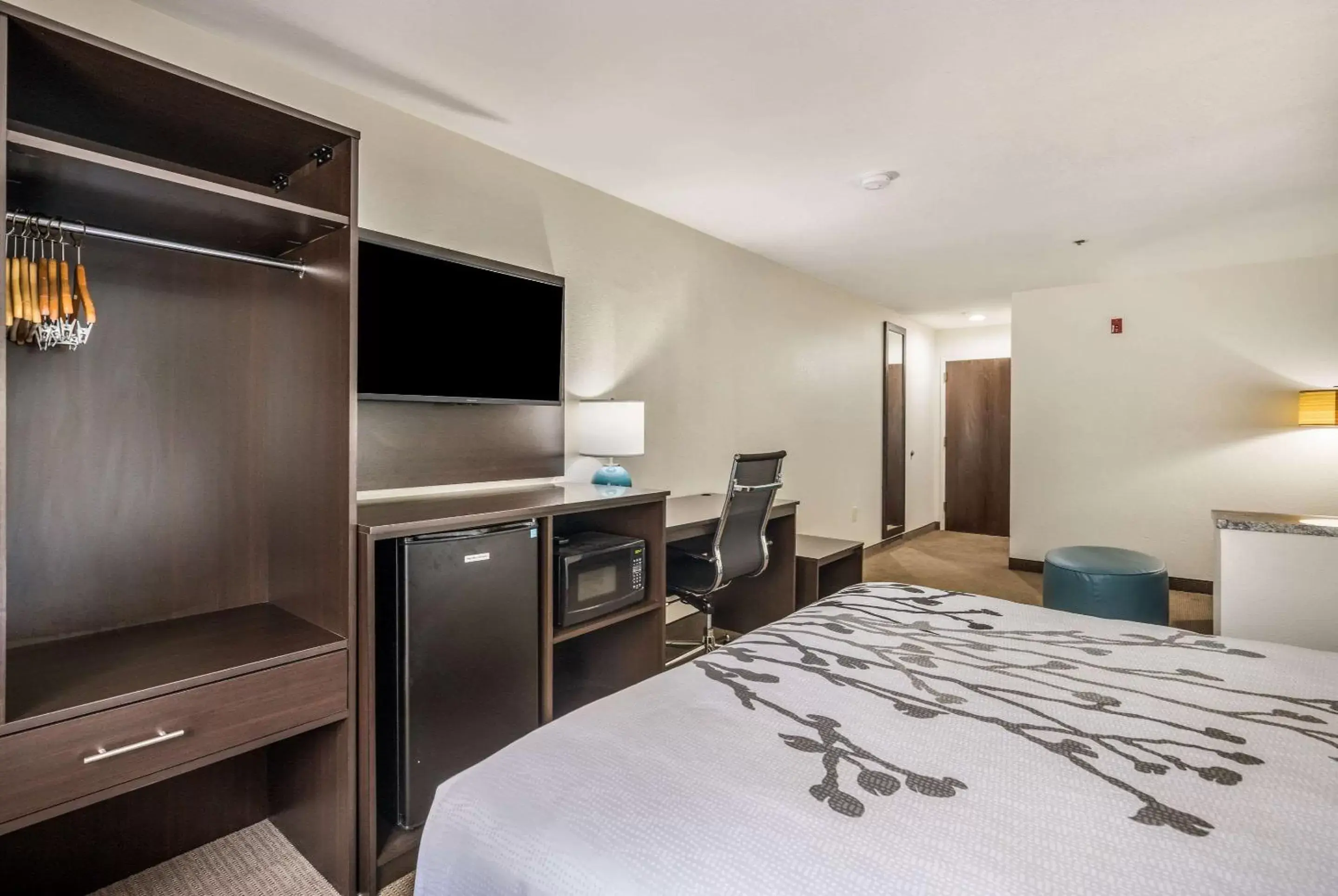 Queen Suite with Sofabed - Non Smoking in Sleep Inn & Suites Tallahassee-Capitol Queen Suite with Sofabed - Non Smoking in Sleep Inn & Suites Tallahassee-Capitol