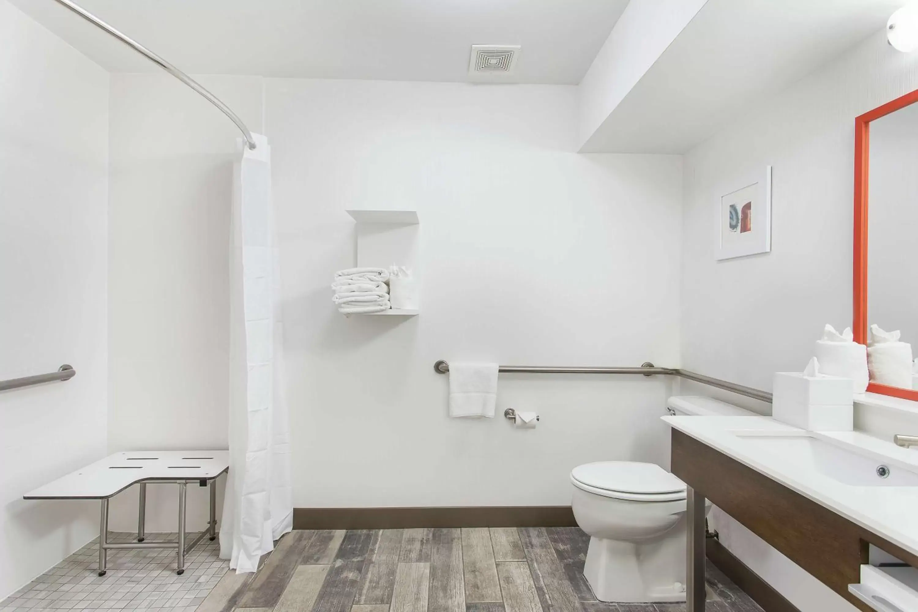 Bathroom in Hampton Inn Cullman
